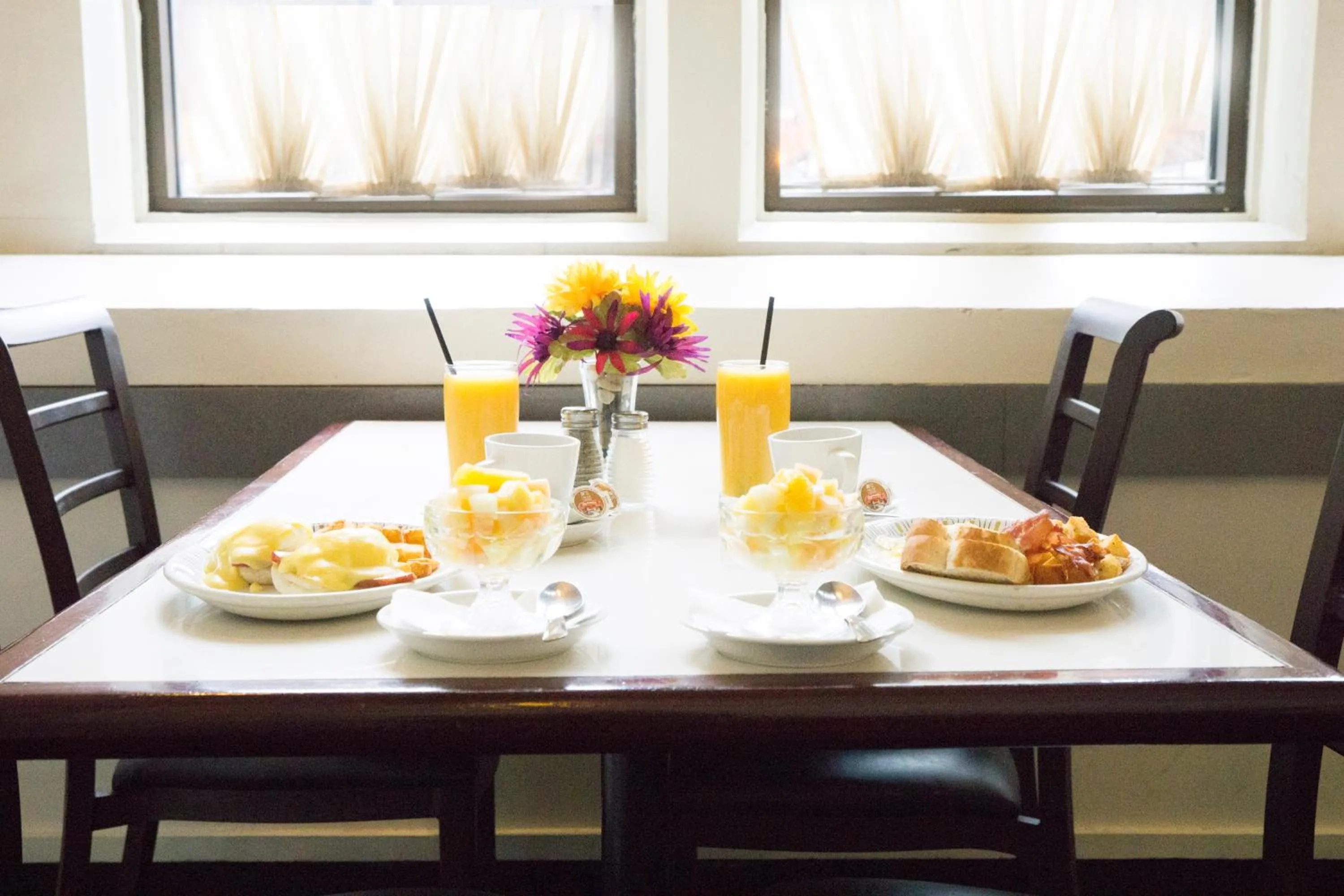 Breakfast, Restaurant/Places to Eat in The Marlborough Hotel