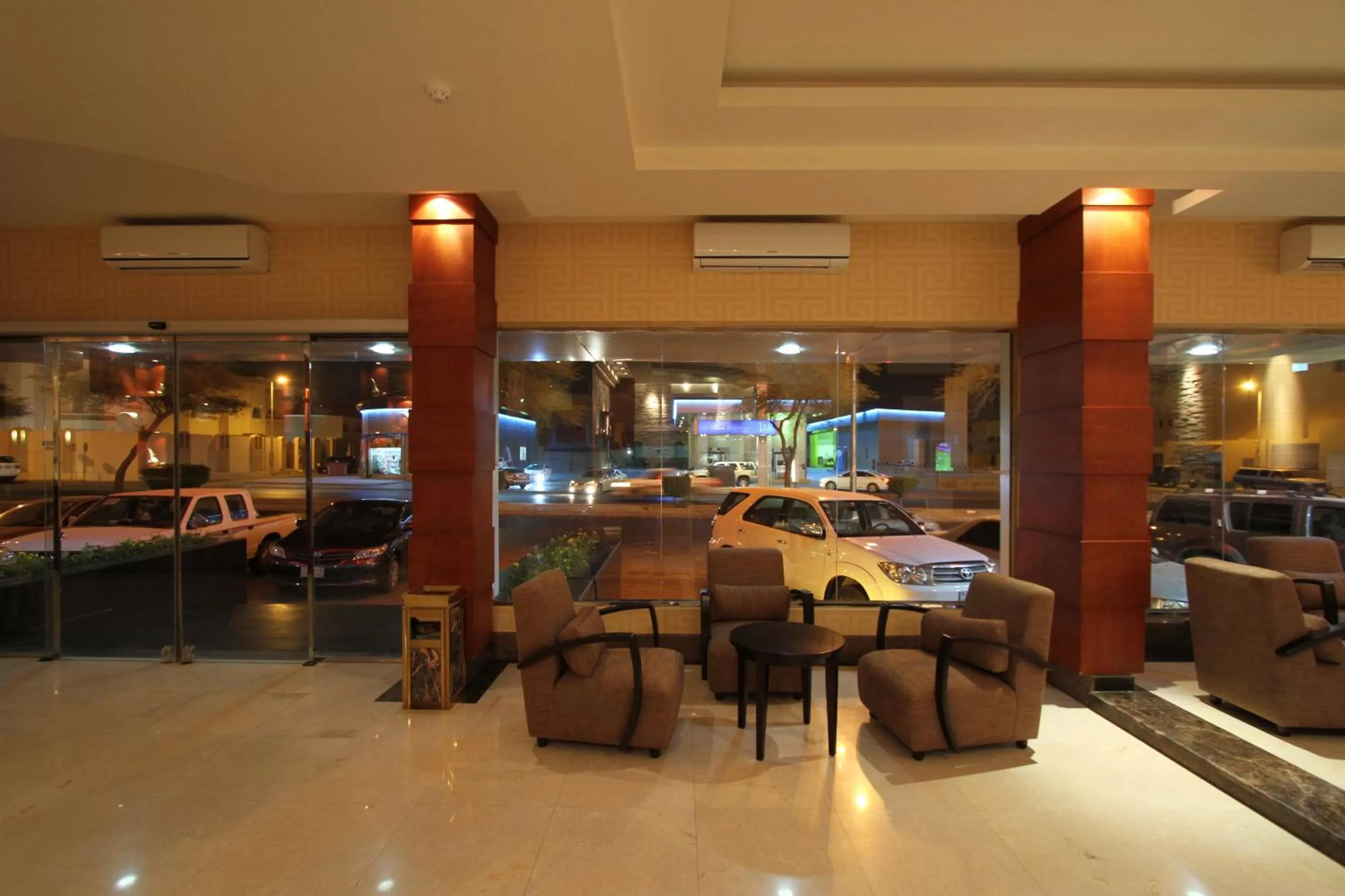 Night, Restaurant/Places to Eat in Manazel Al Hamra Apartment 2