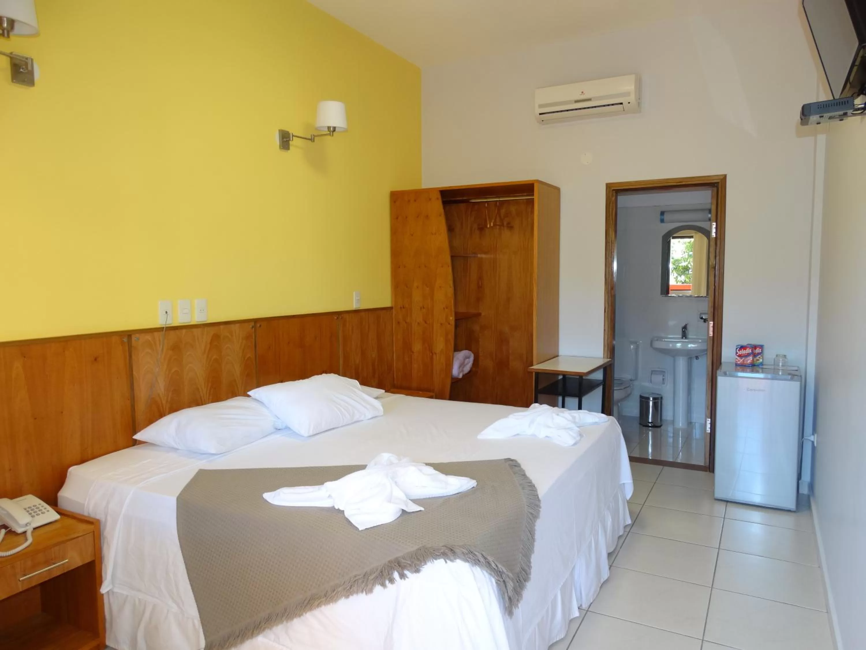 Photo of the whole room, Bed in Terwindt Hotel