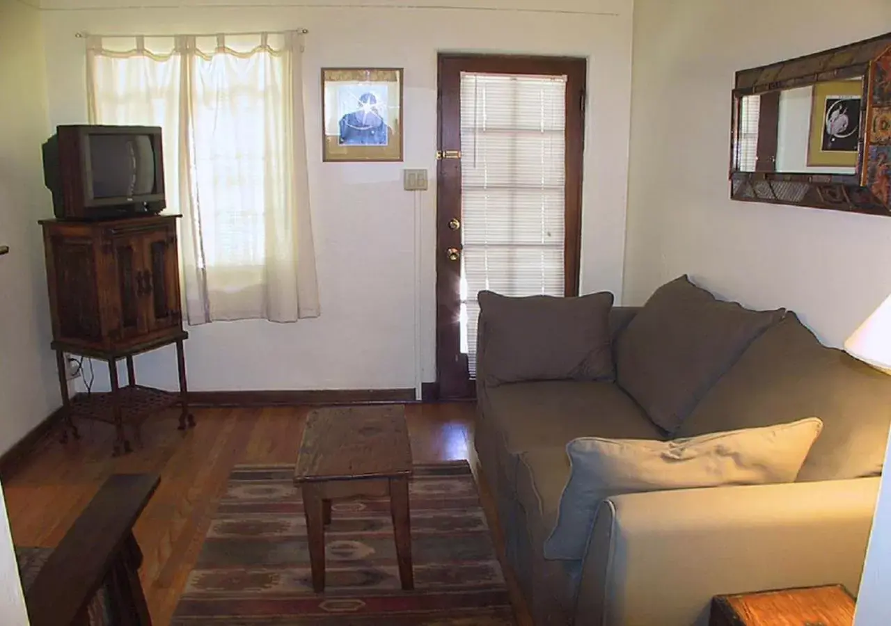 Efficiency Queen Room - Non-smoking in Casas de Suenos Old Town Historic Inn, an Ascend Collection Hotel Efficiency Queen Room - Non-smoking in Casas de Suenos Old Town Historic Inn, an Ascend Collection Hotel