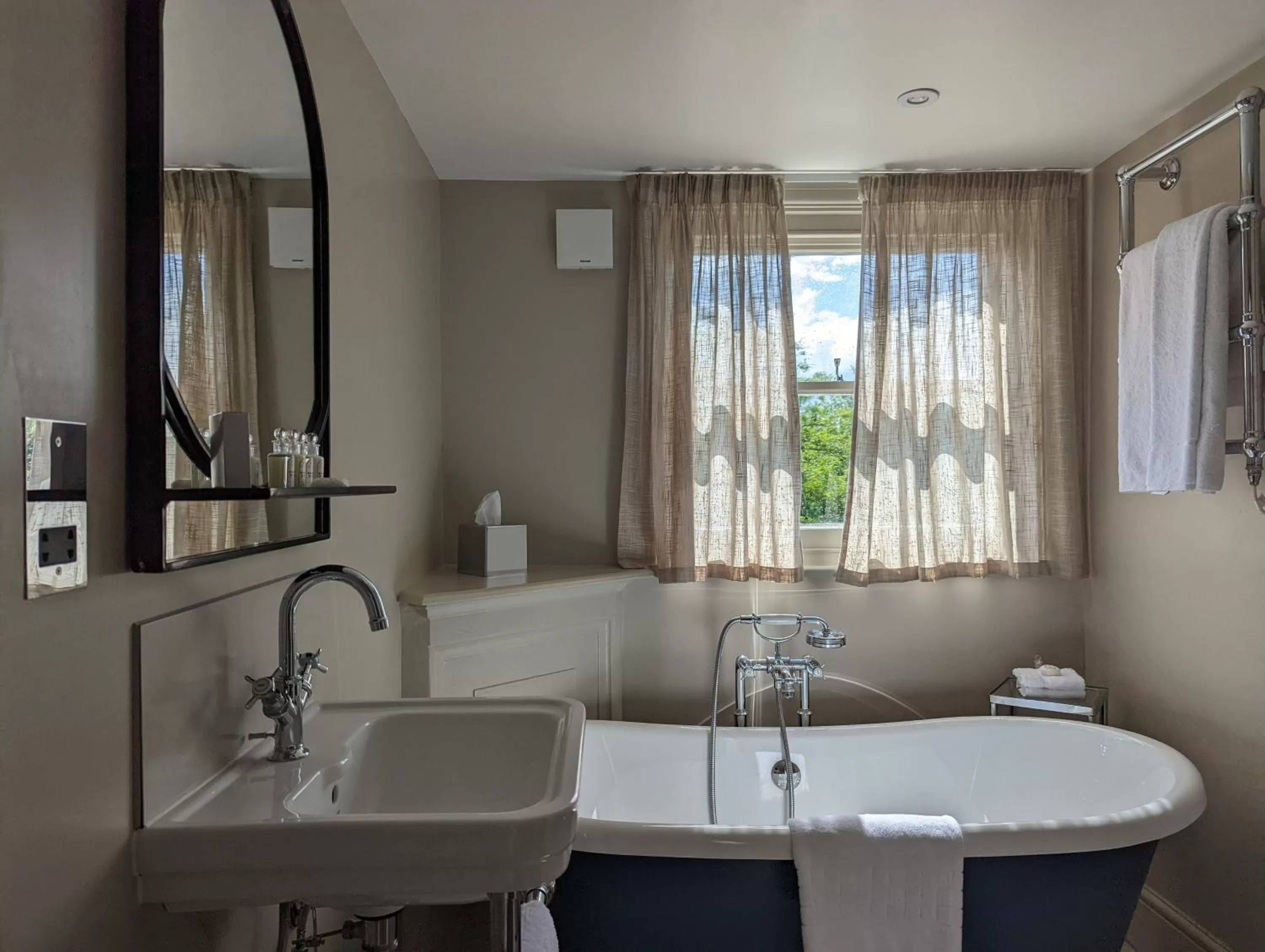 Bathroom in Richmond Hill Hotel