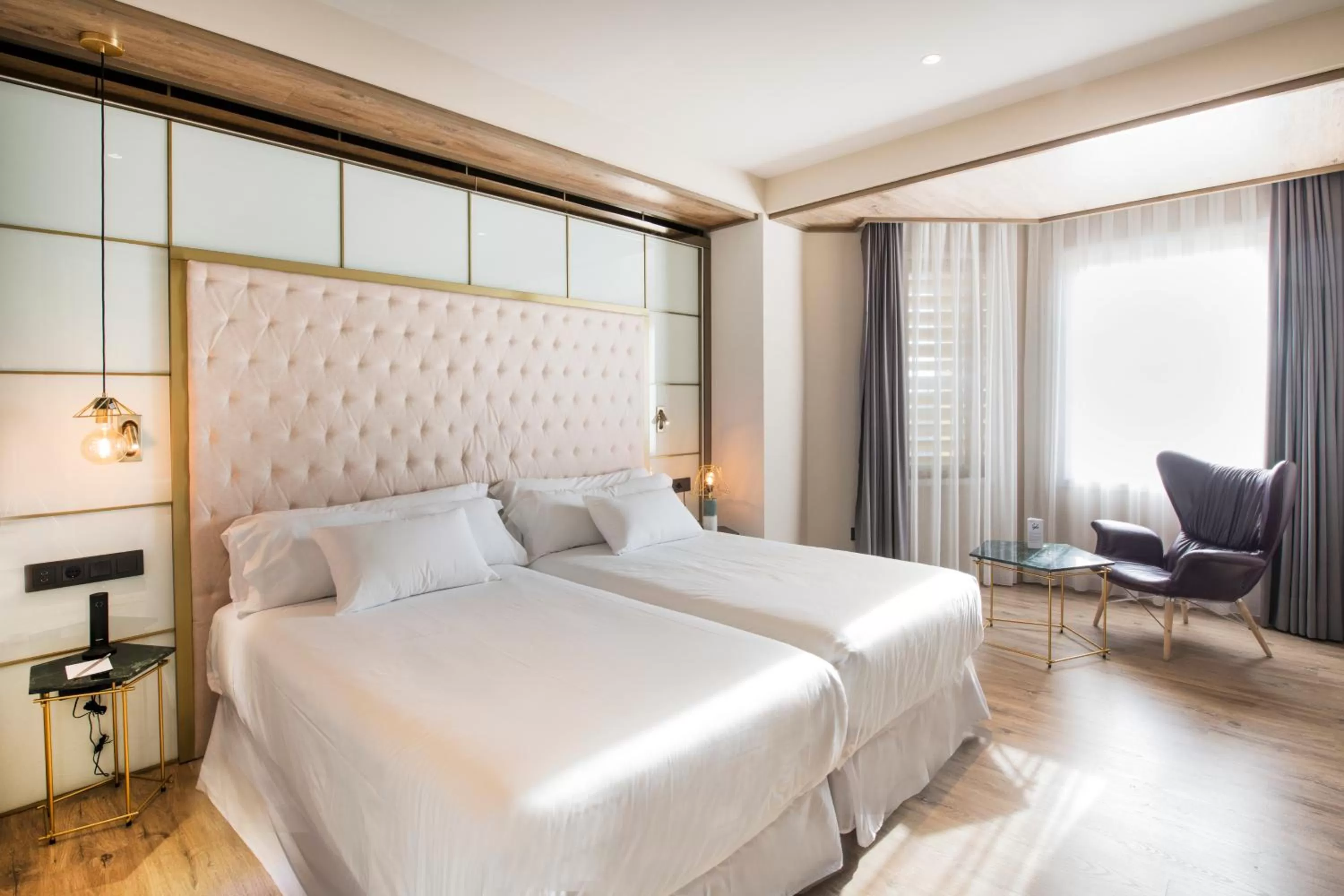 Photo of the whole room, Bed in Barceló Ourense