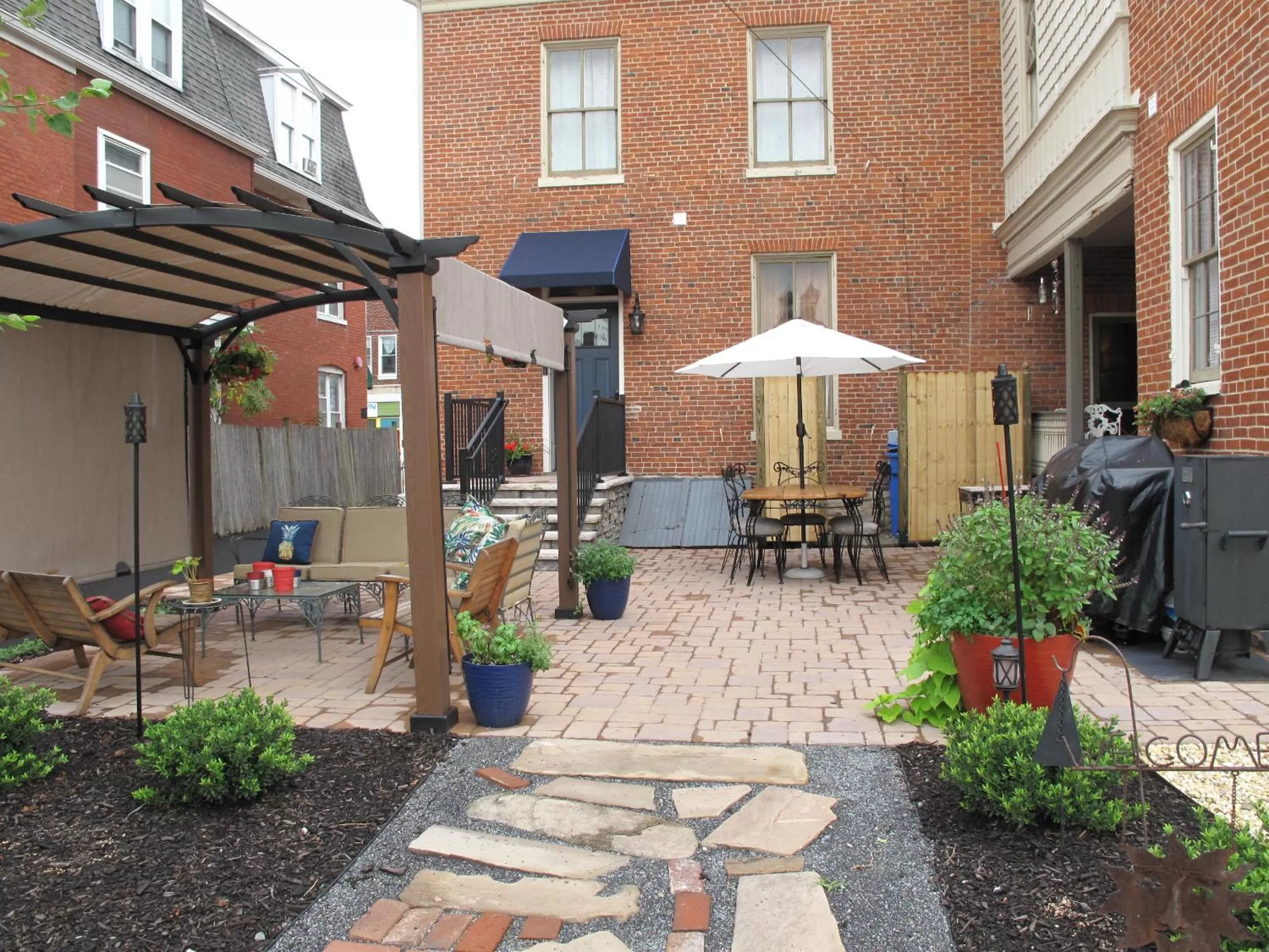 Patio in Georges on York B&B