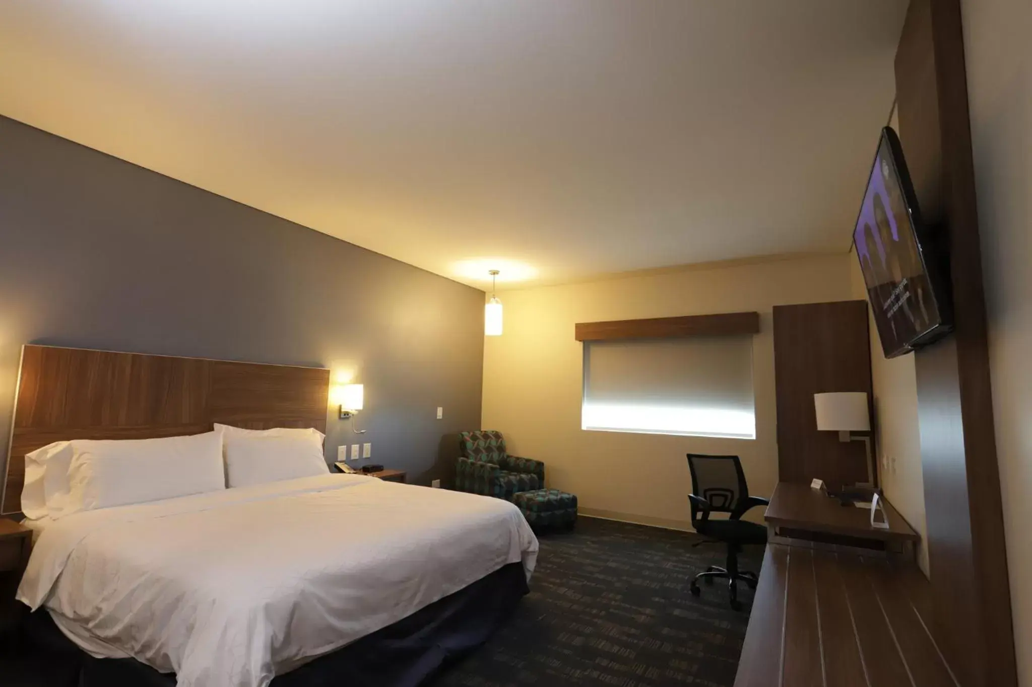 Standard King Room in Holiday Inn Express & Suites Mexicali, an IHG Hotel Standard King Room in Holiday Inn Express & Suites Mexicali, an IHG Hotel