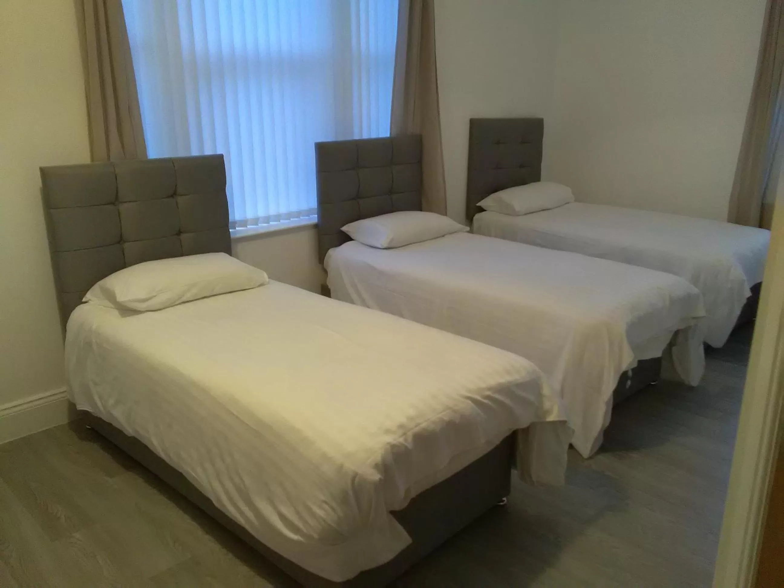 Classic Triple Room in Clifton Hotel Newcastle