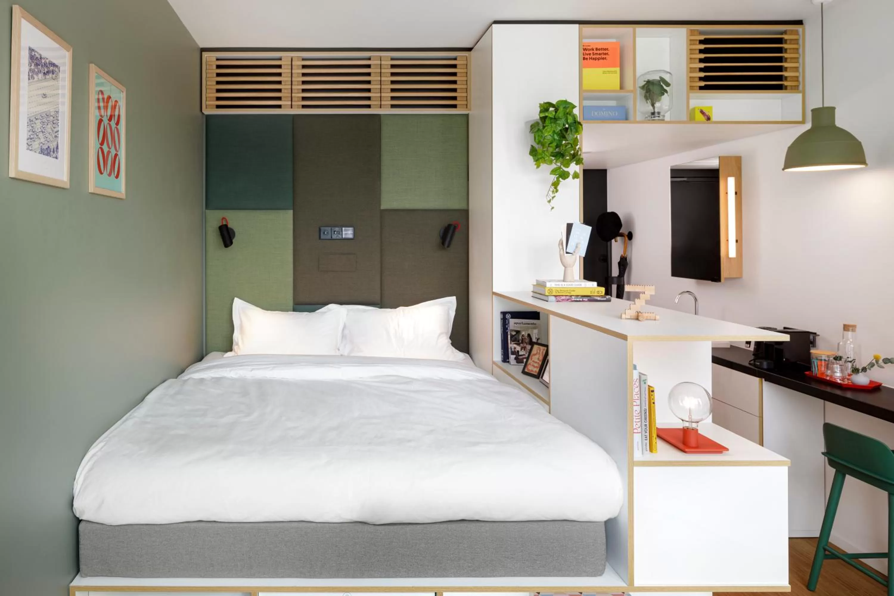 Bed in Zoku Paris