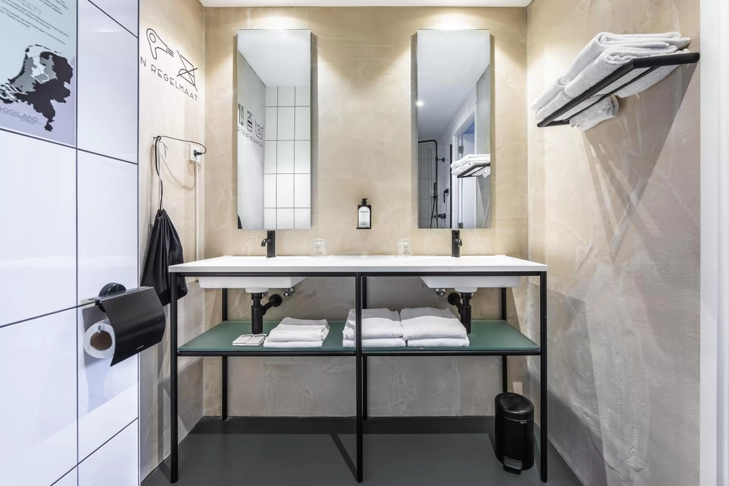 Bathroom in Gooiland Hotel