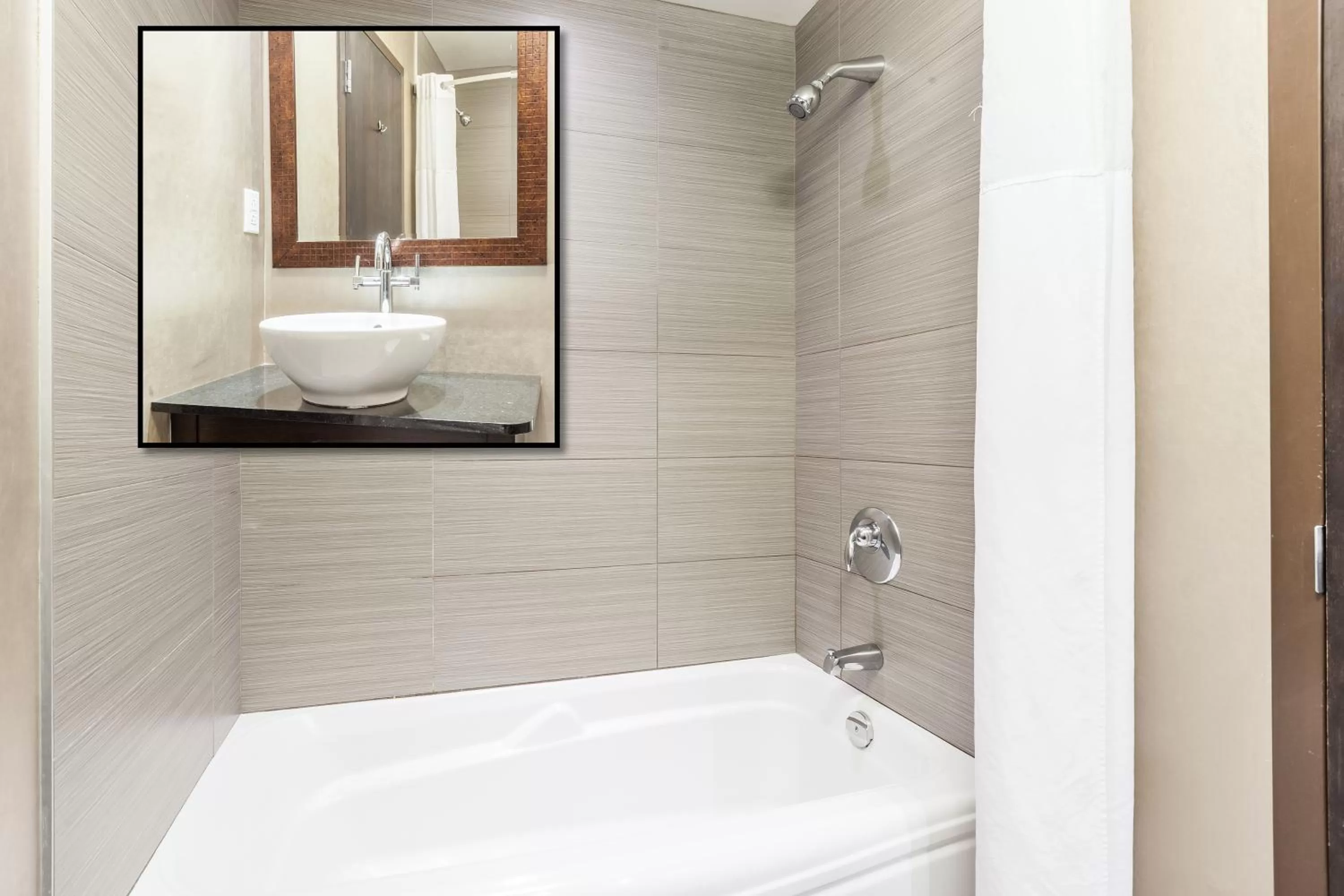 Photo of the whole room in Hotel Ambassadeur et Suites