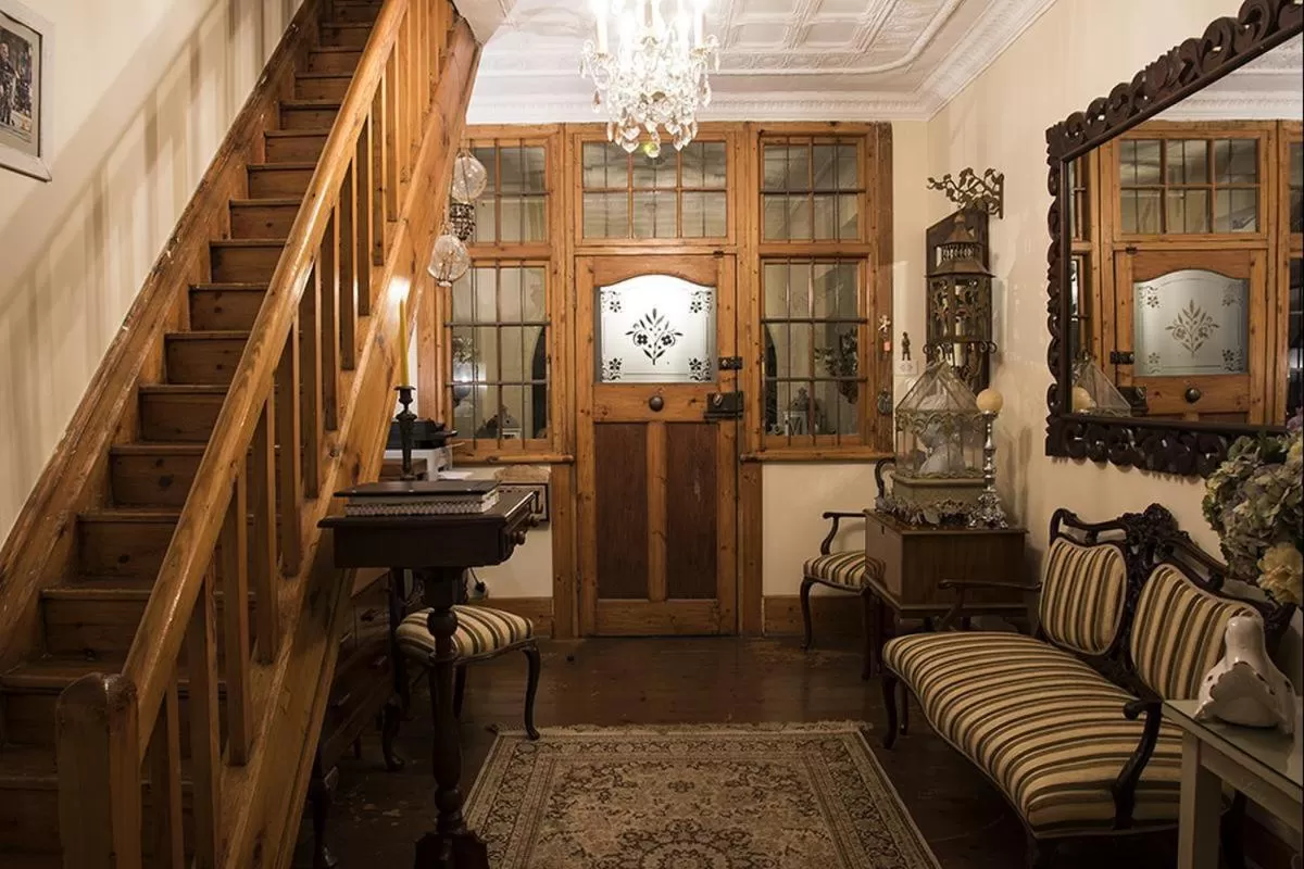 Facade/entrance in 79 On Ridge