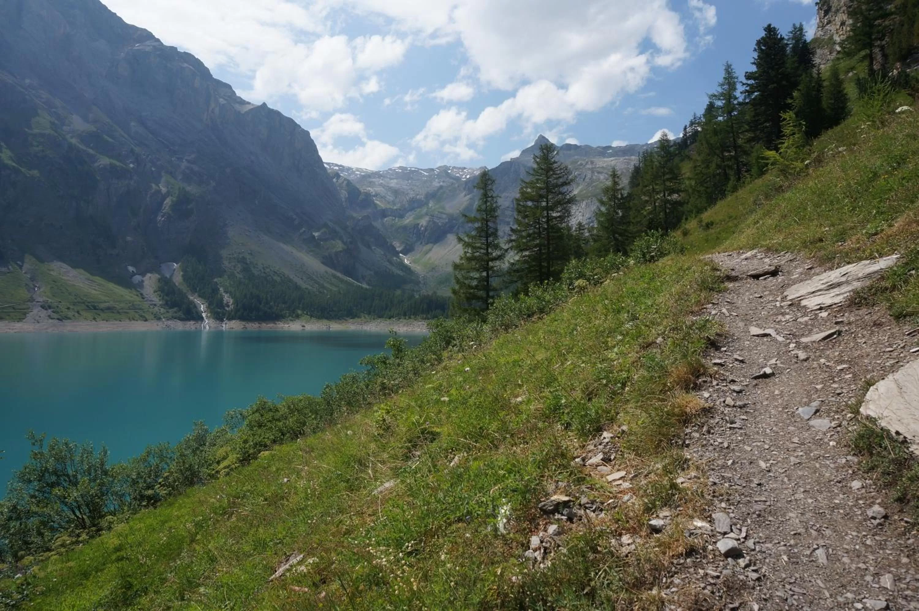 Hiking in bnb Valais - by La Sittelle