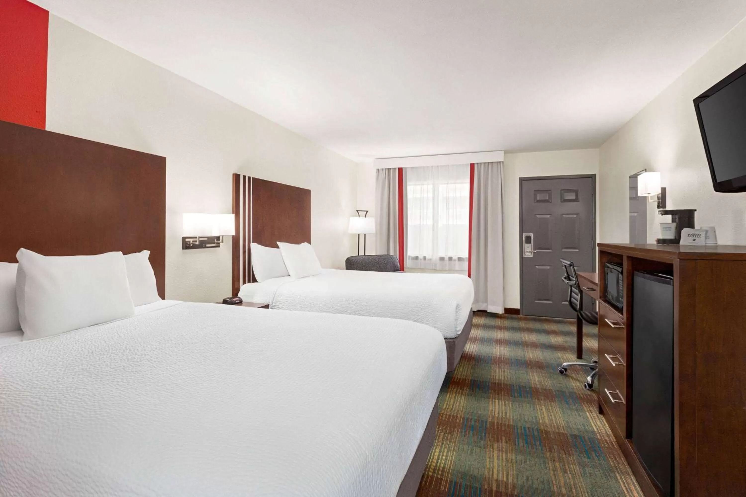 Photo of the whole room, Bed in Ramada by Wyndham San Antonio Near SeaWorld - Lackland AFB