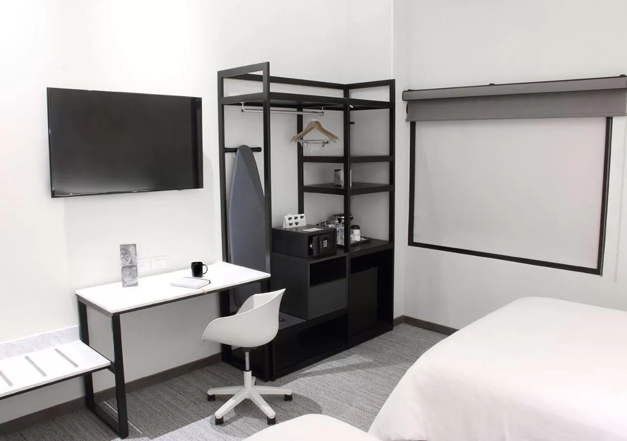 TV and multimedia, Bed in Radisson Hotel Monterrey San Jeronimo