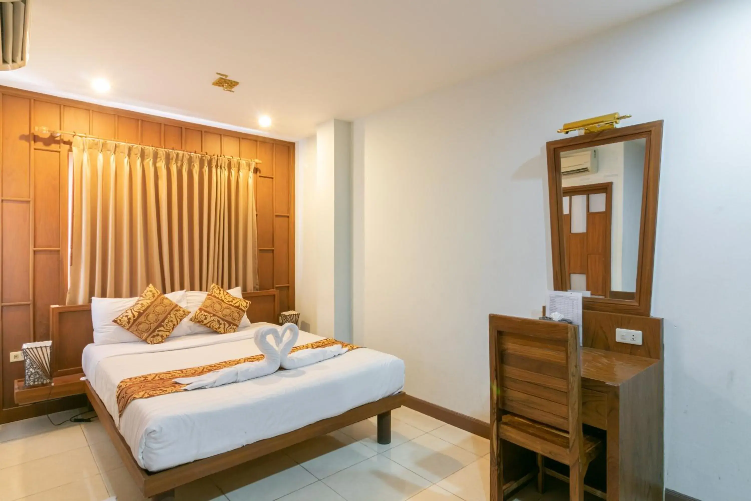 Standard Double Room in Lotus Hotel Patong Standard Double Room in Lotus Hotel Patong