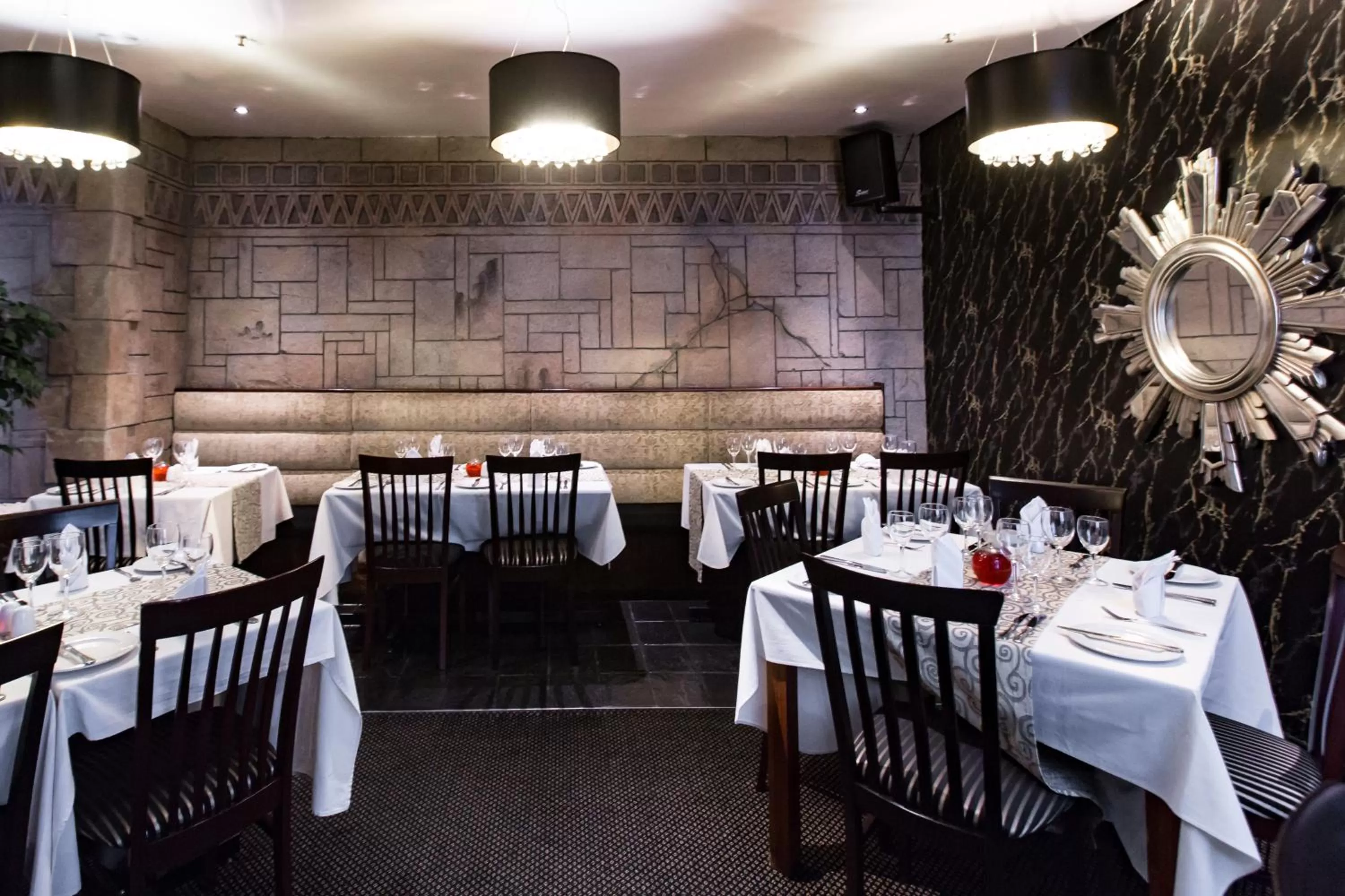 Restaurant/places to eat in Cape Town Lodge Hotel