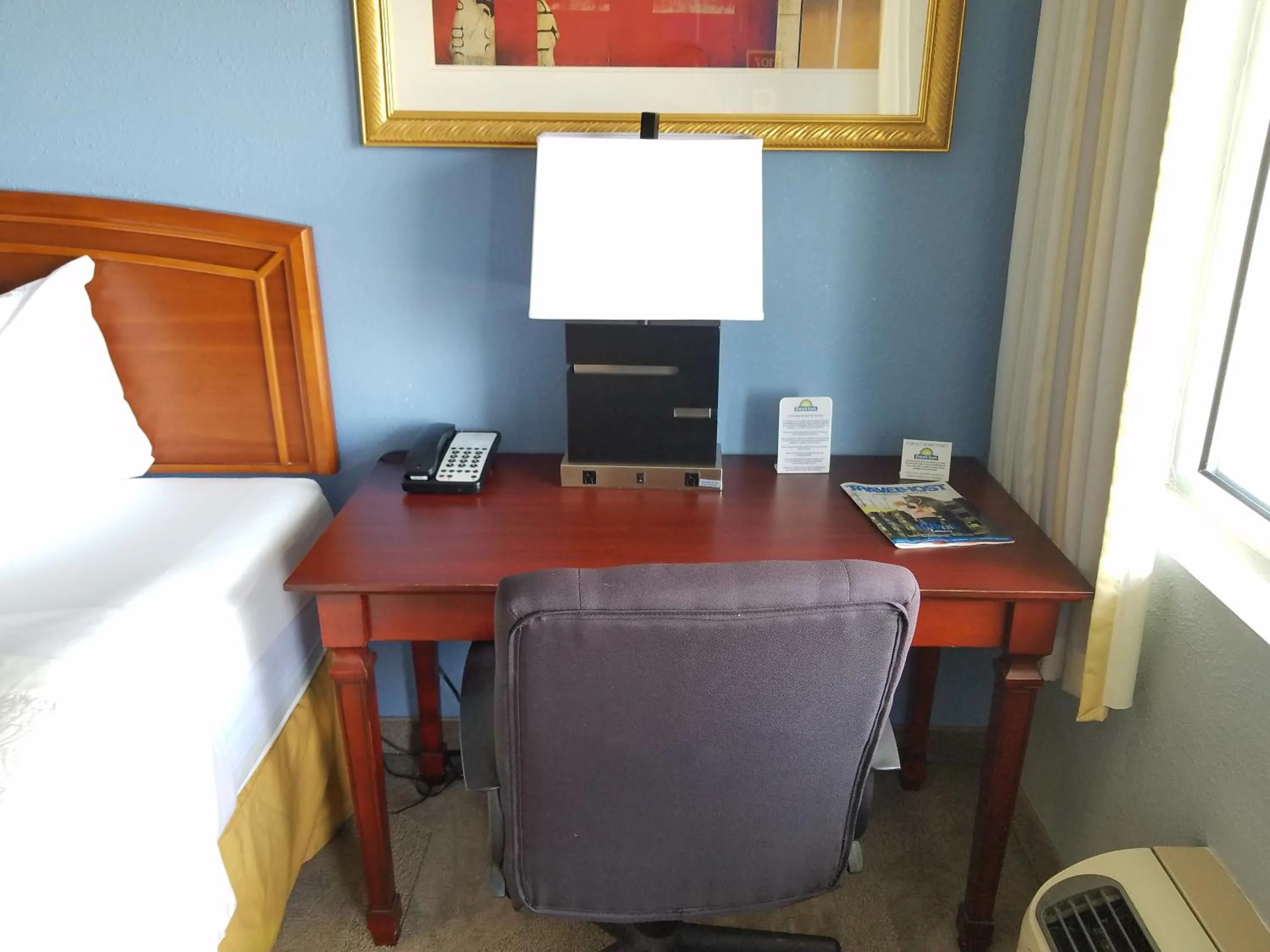 Bedroom in Days Inn by Wyndham Richmond