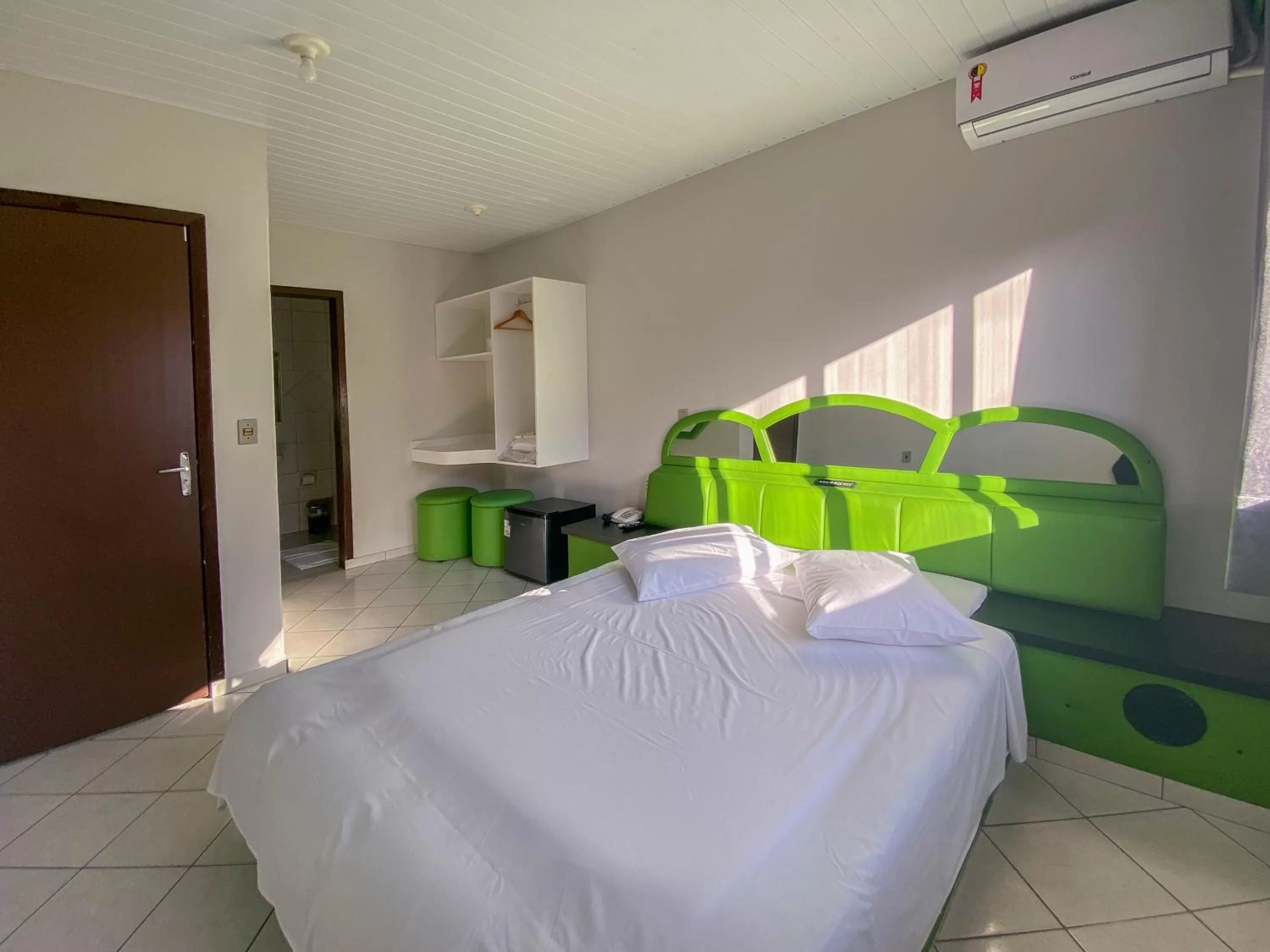 Photo of the whole room, Bed in GUINZA