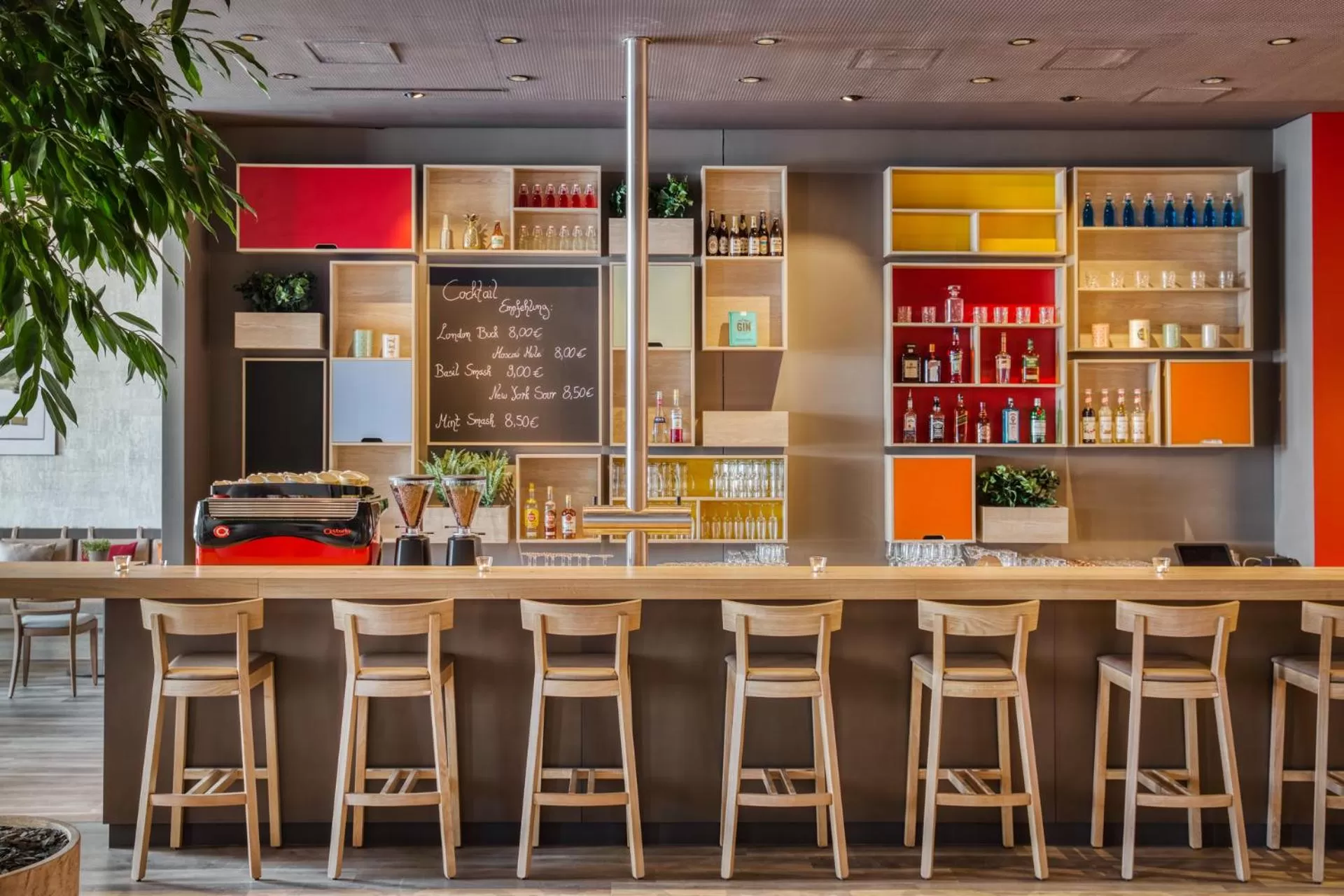 Lounge or bar in IntercityHotel Hamburg-Barmbek