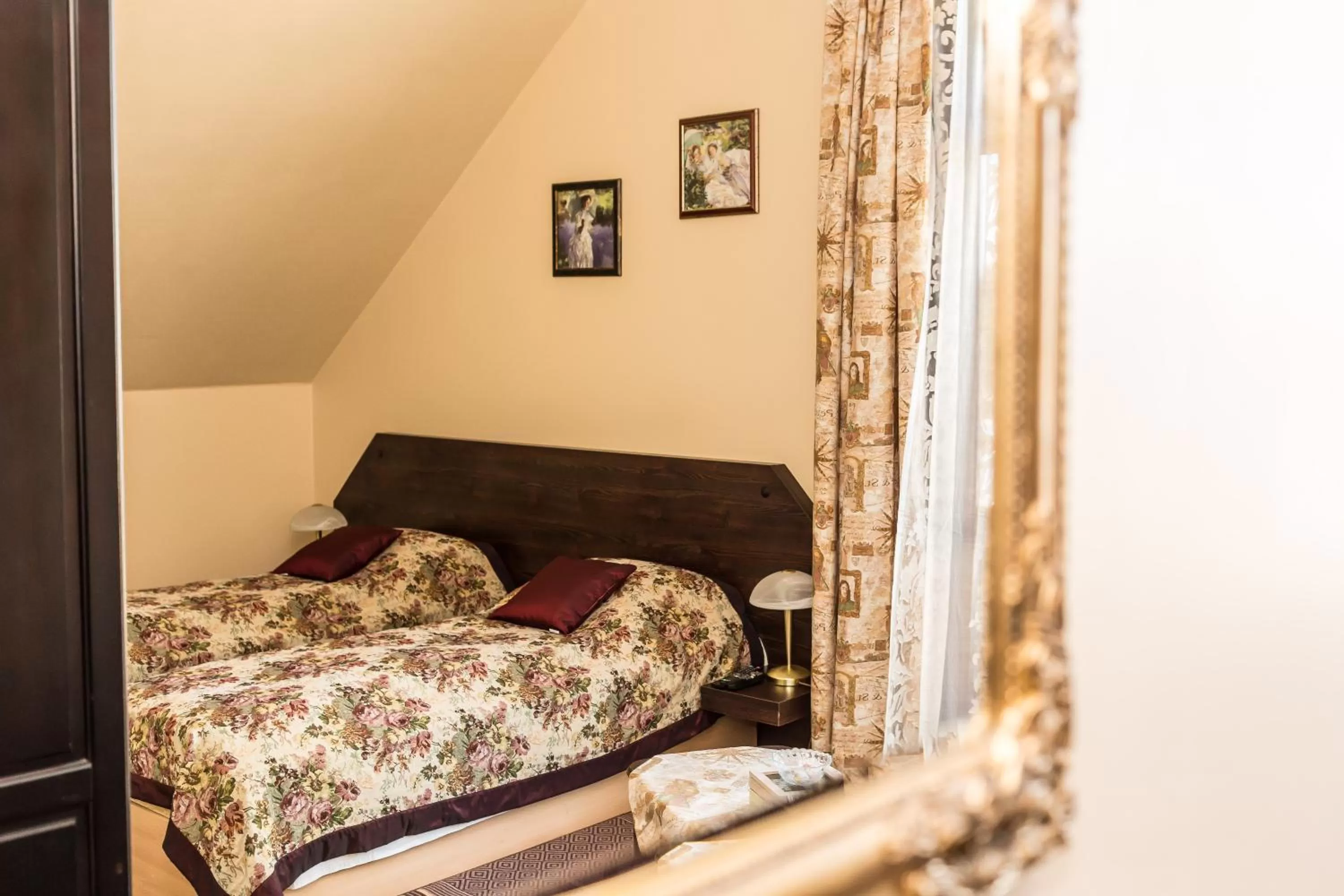 Bed in City Center Kaķis B&B