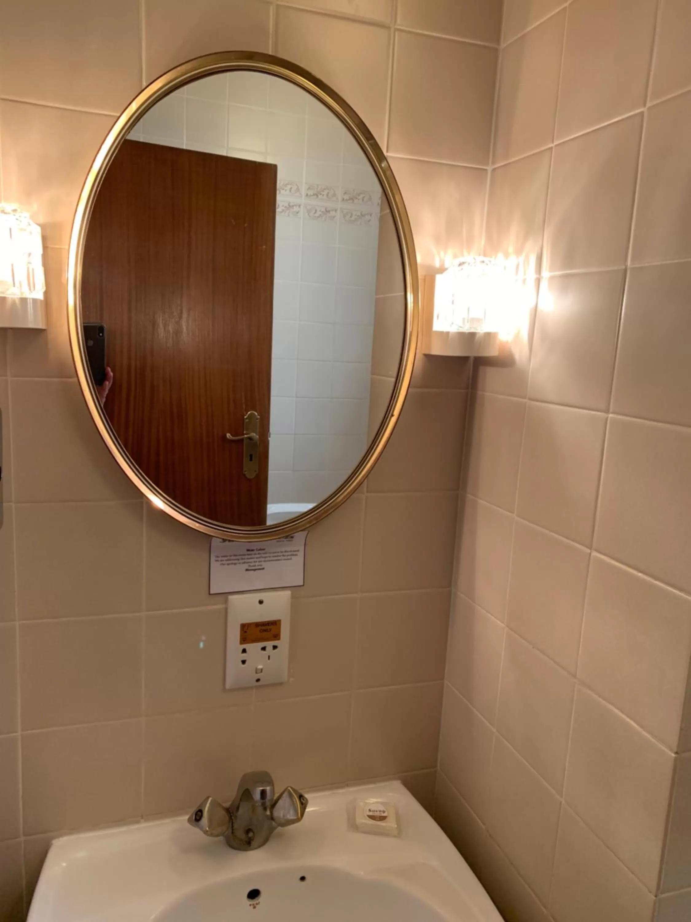 Bathroom in Savoy Hotel Kimberley