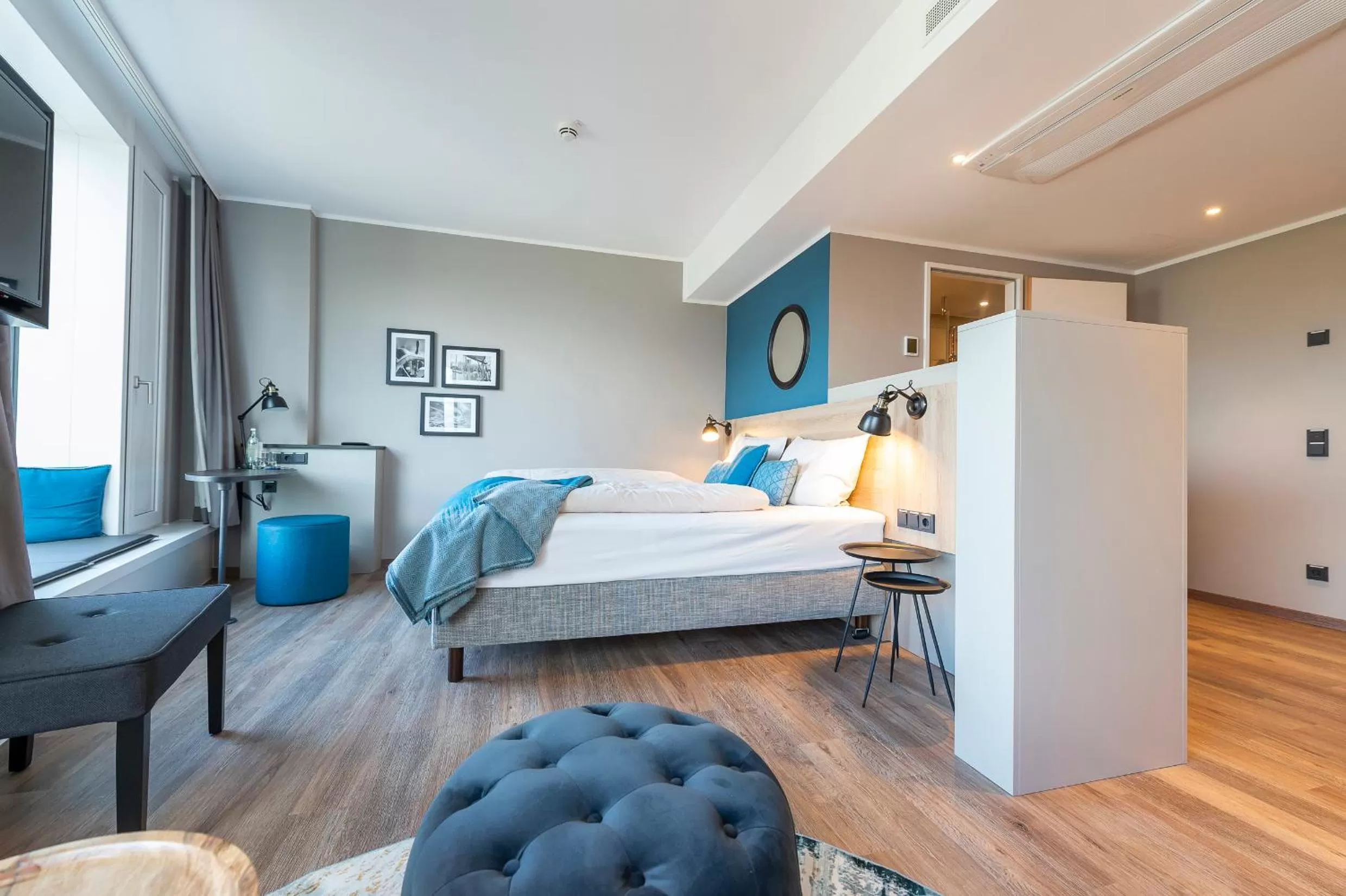 TV and multimedia, Bed in HARBR Hotel Konstanz, a member of Radisson Individuals