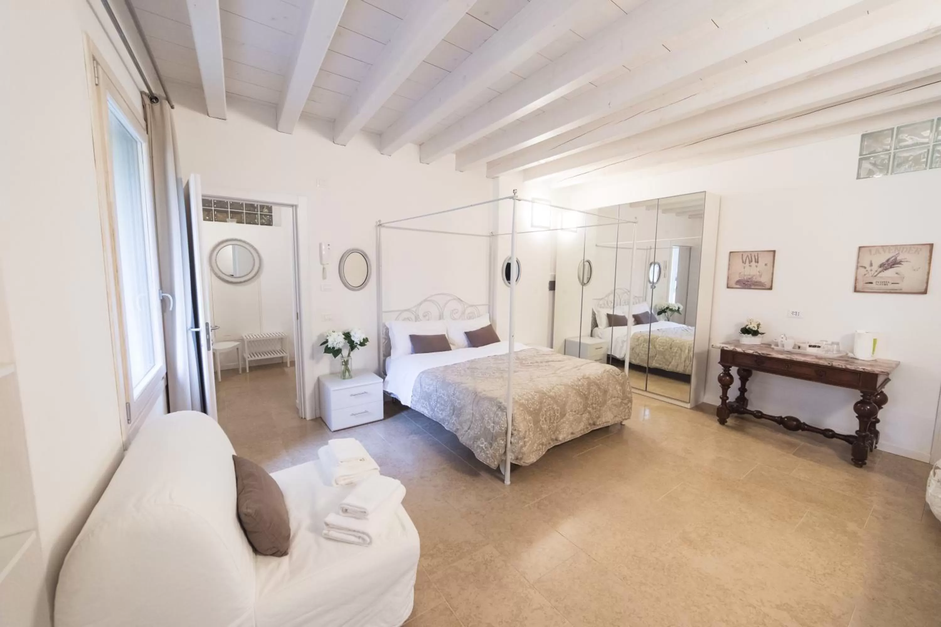 Bedroom, Bed in Academia Residence