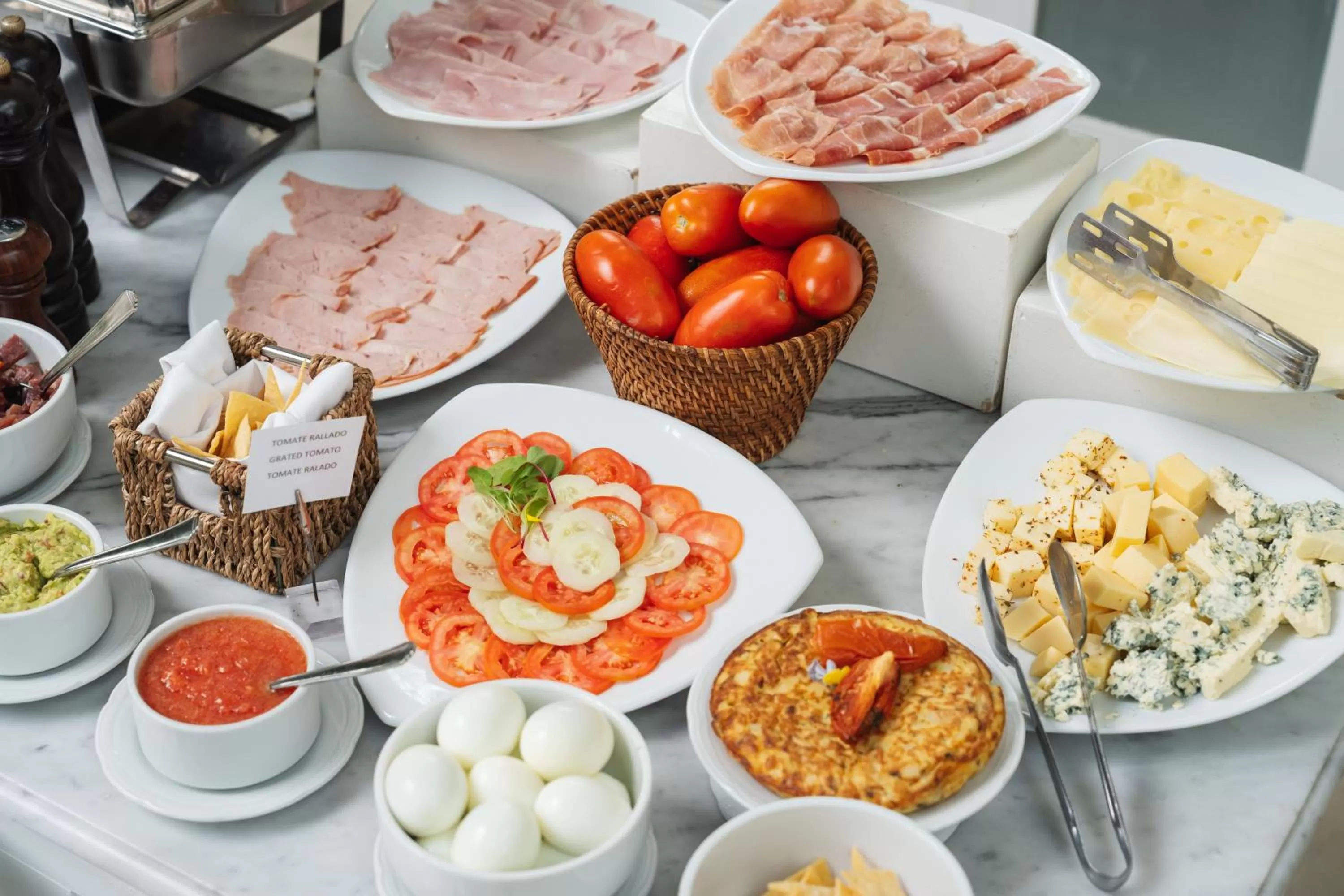 Breakfast in Loi Suites Recoleta Hotel