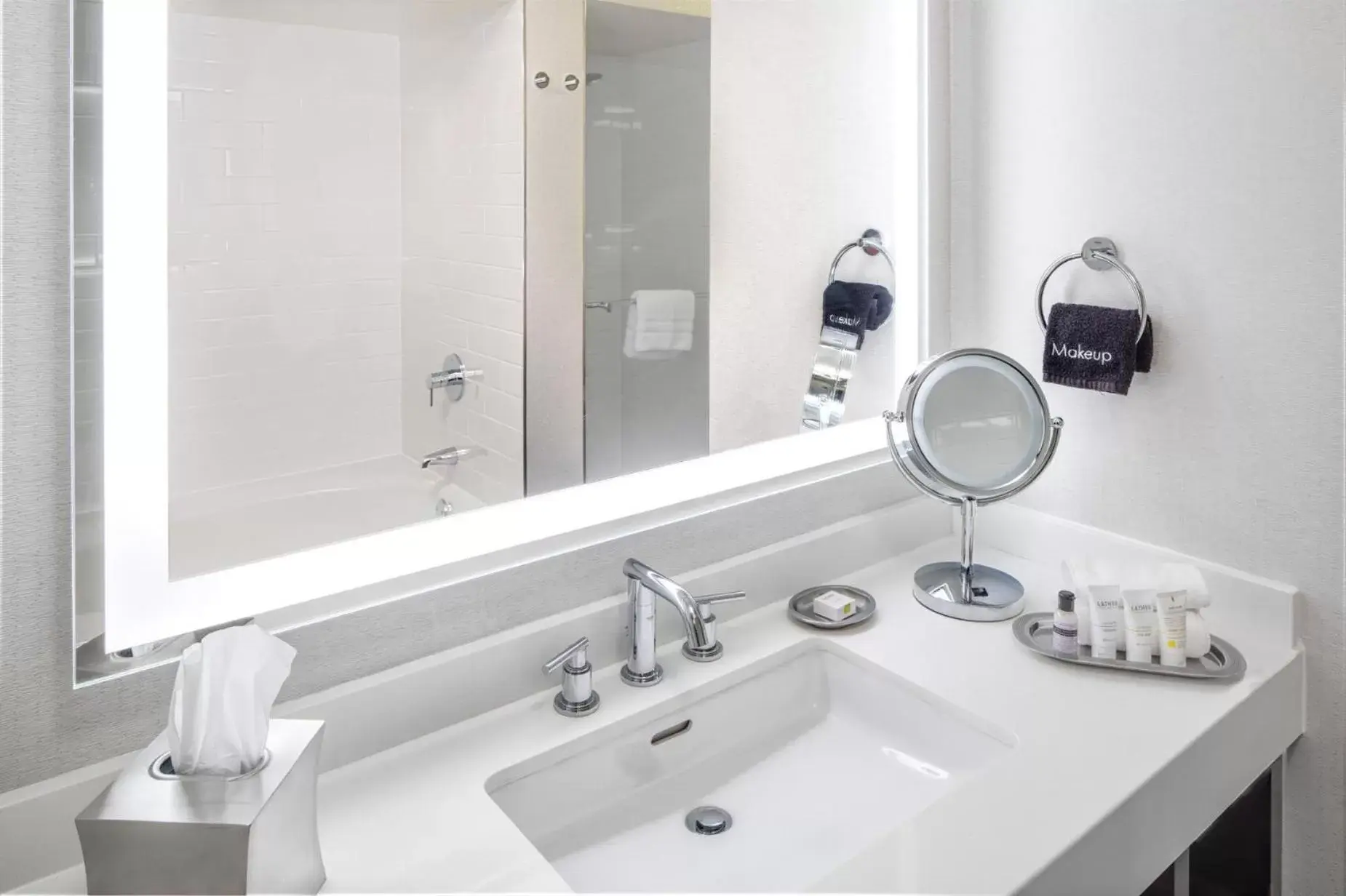 Classic Double Room with Two Double Beds and Mobility Accessible Tub in Grand Bay Hotel San Francisco Classic Double Room with Two Double Beds and Mobility Accessible Tub in Grand Bay Hotel San Francisco