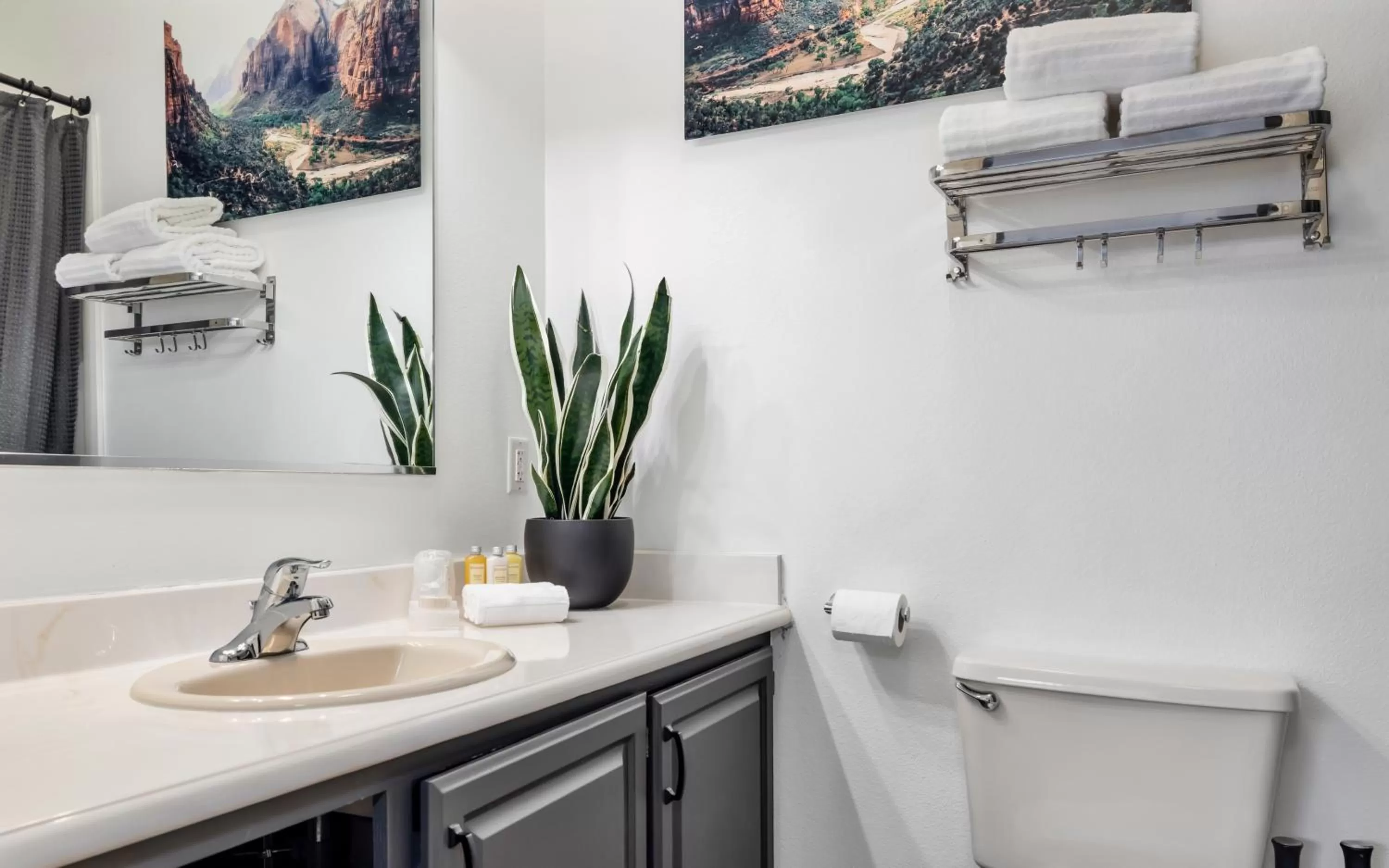 Bathroom in Red Rock Inn Cottages