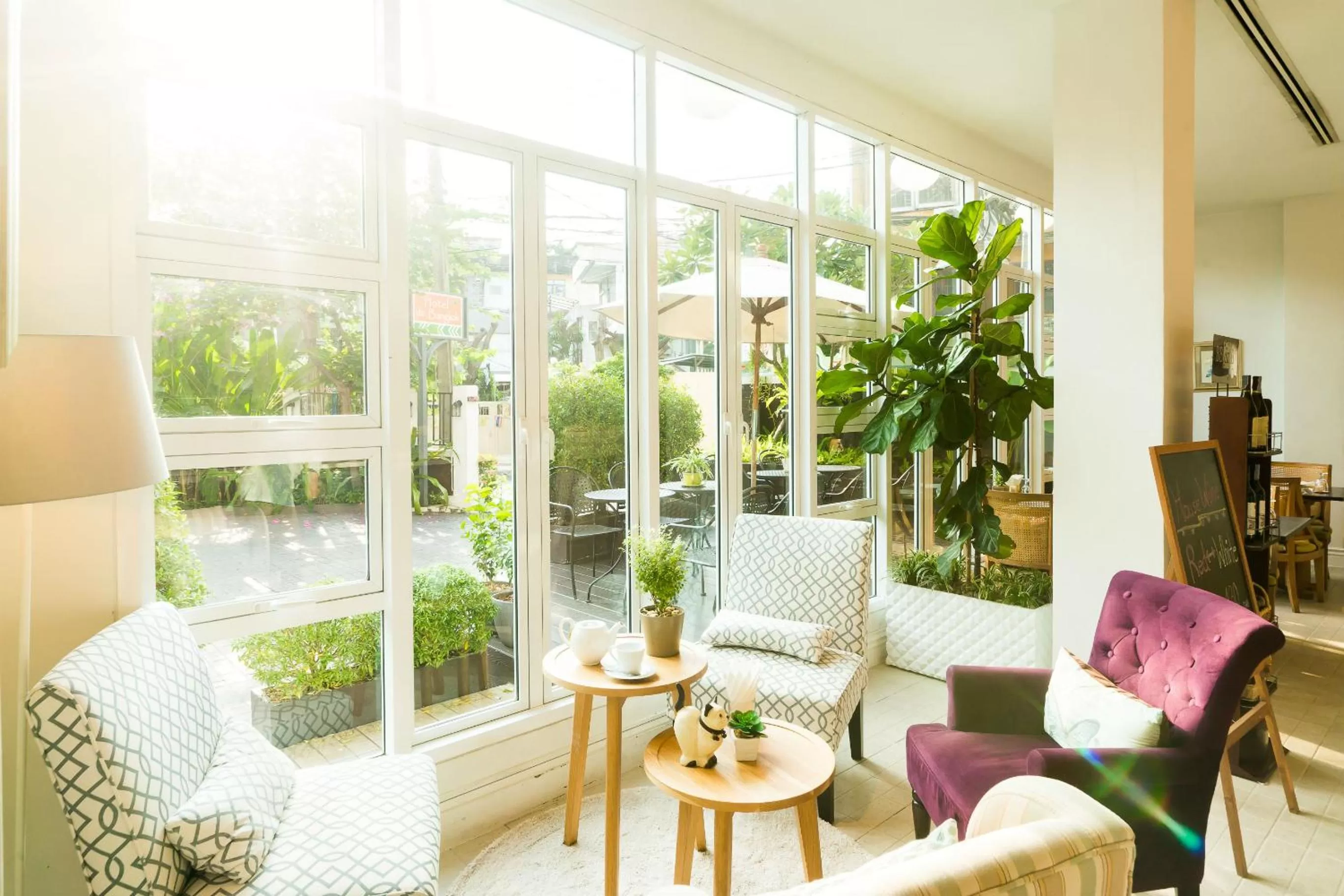 Restaurant/places to eat in Hotel De Bangkok