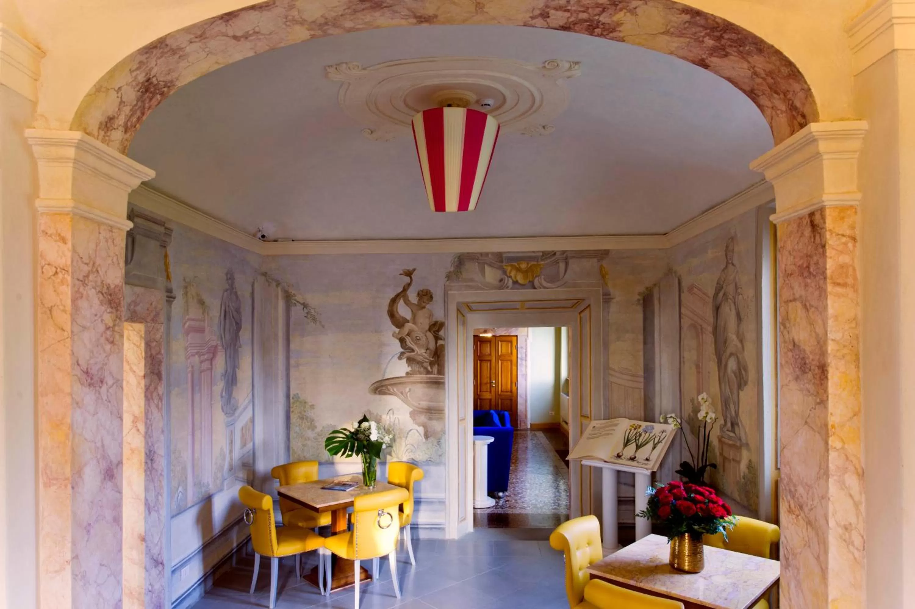 Communal lounge/ TV room in Villa Tolomei Hotel & Resort