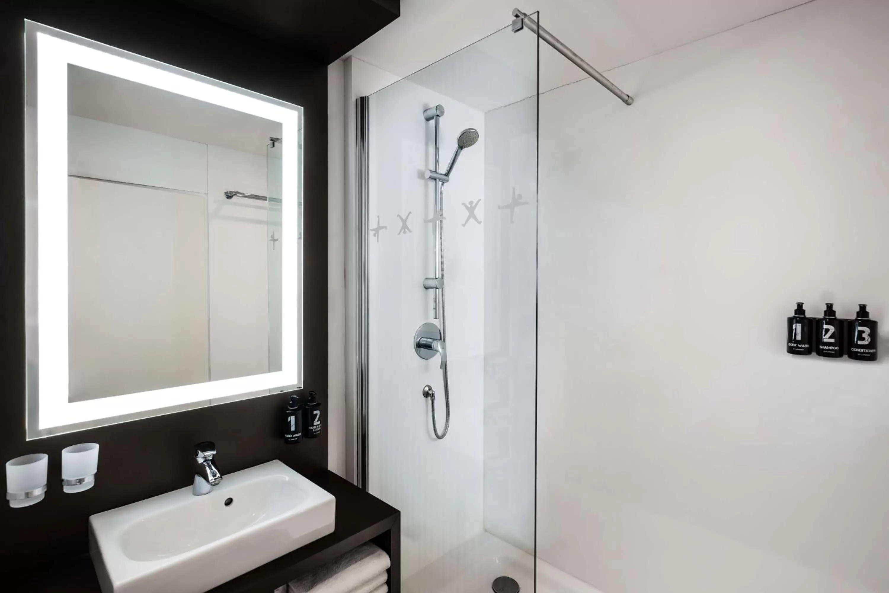 Bathroom in Lindner Hotel Dusseldorf Airport, part of JdV by Hyatt