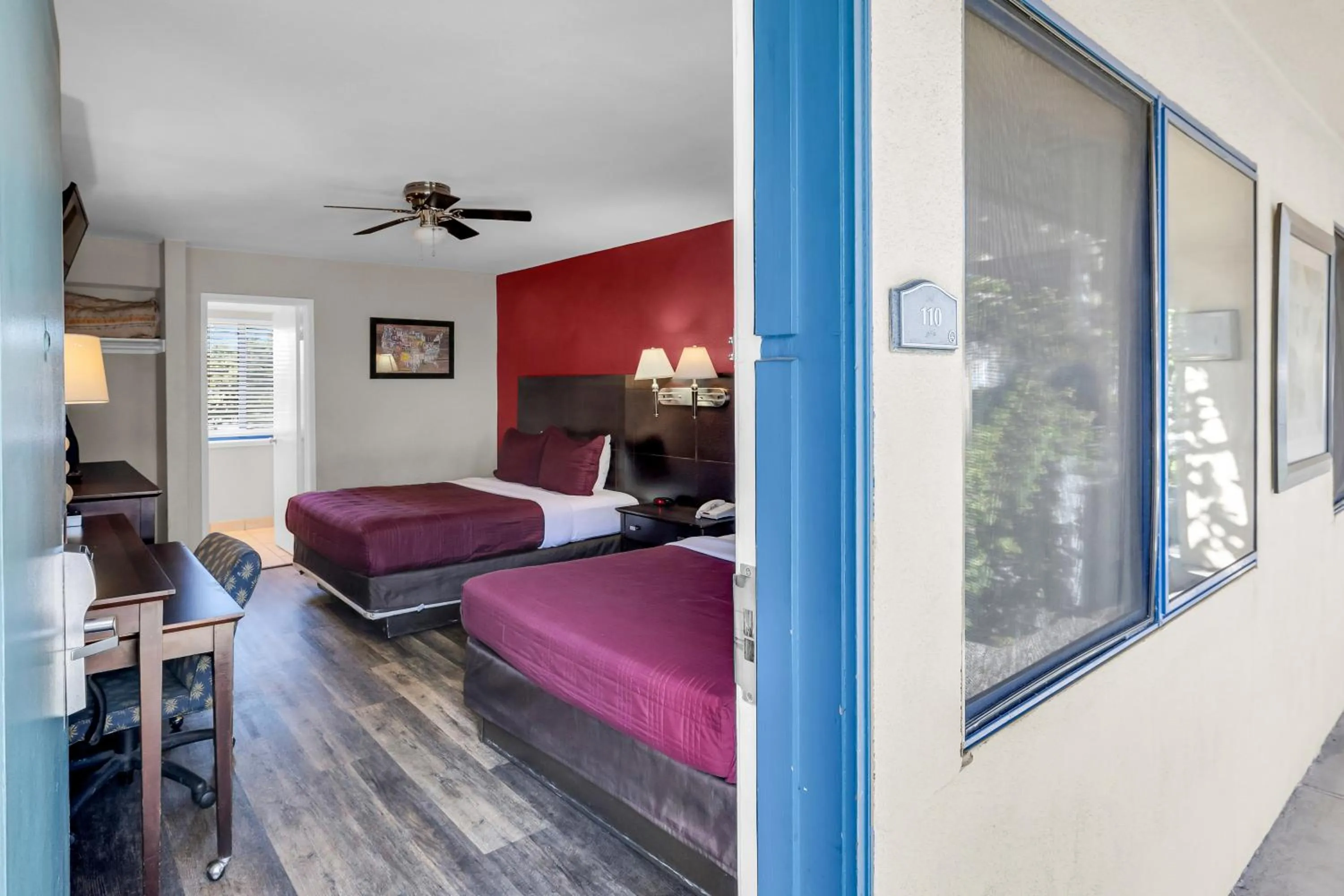 Bed in Bay Breeze Inn