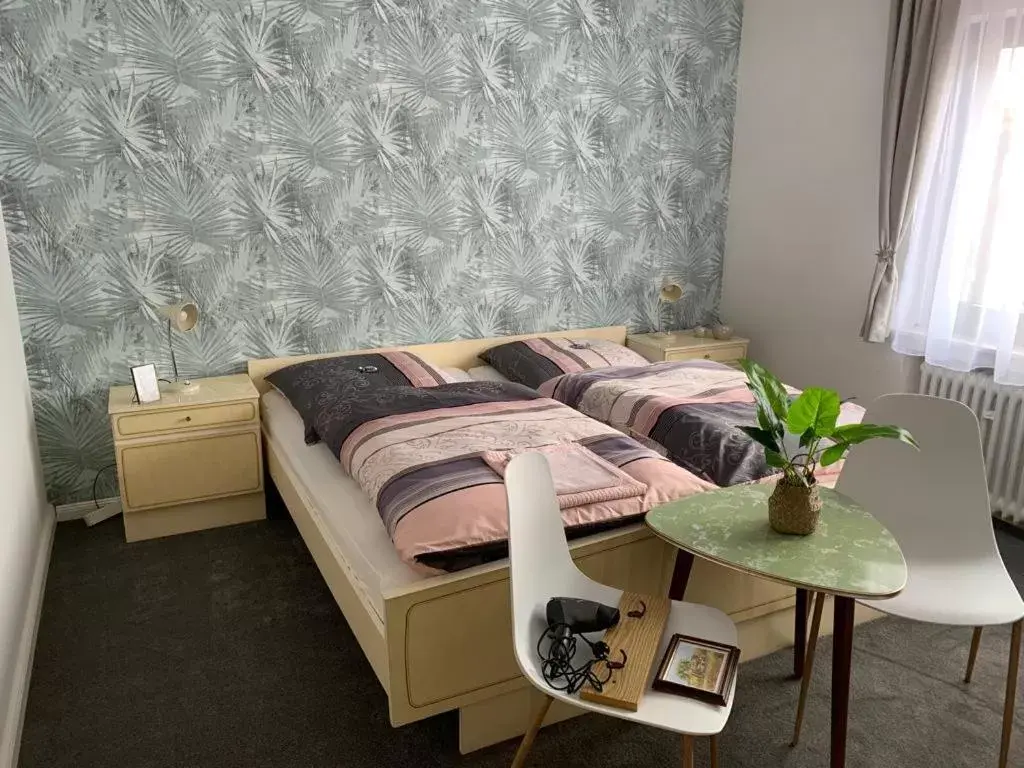 Twin Room with Private Bathroom in Haus Erlen Twin Room with Private Bathroom in Haus Erlen