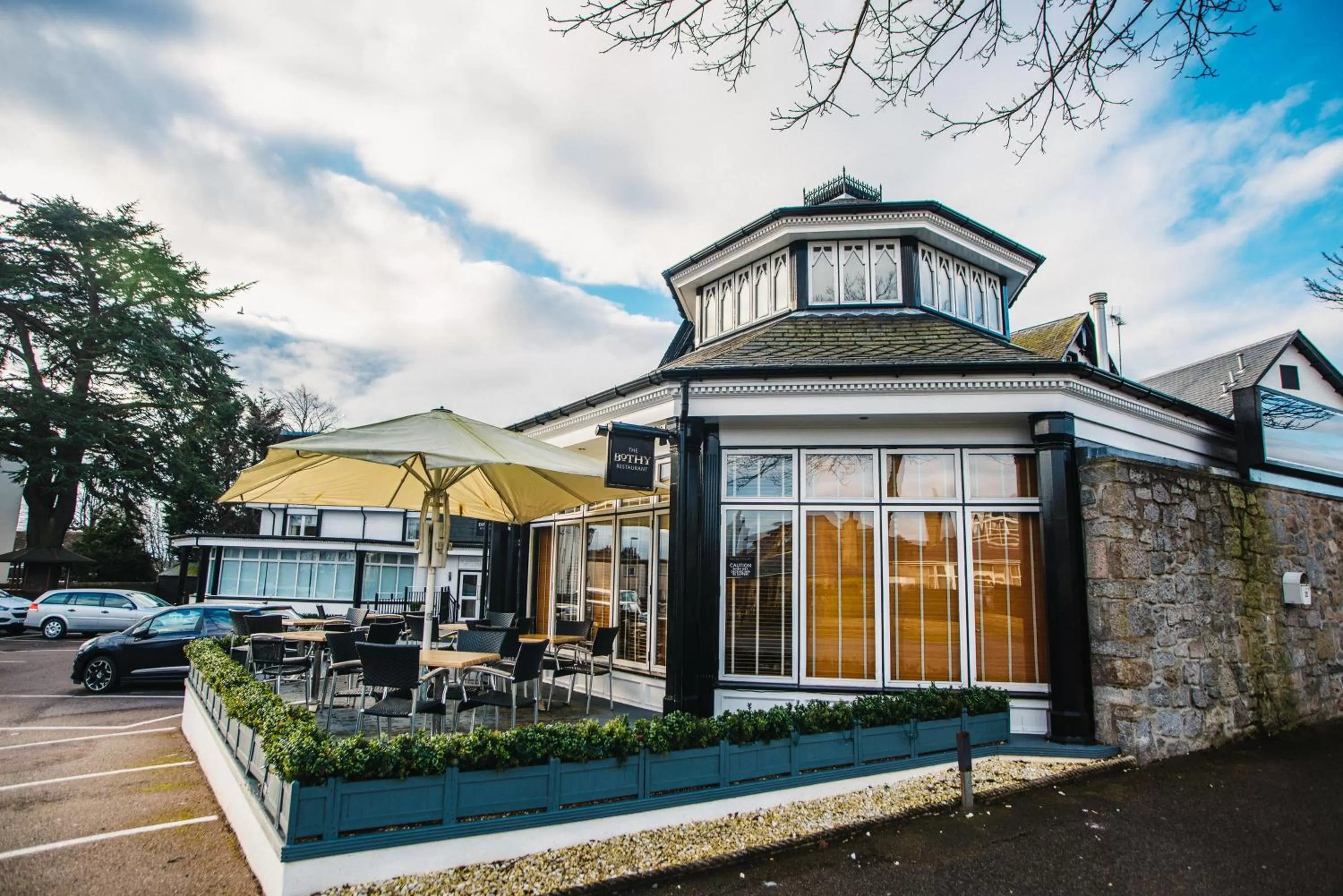 Facade/entrance in Palm Court Hotel