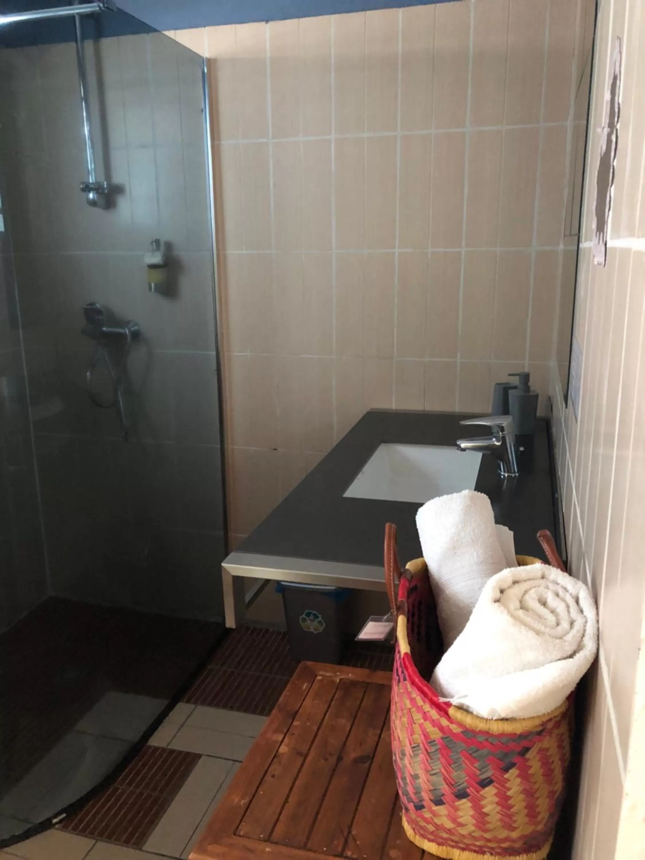 Bathroom in Hôtel Le Soleil Couchant