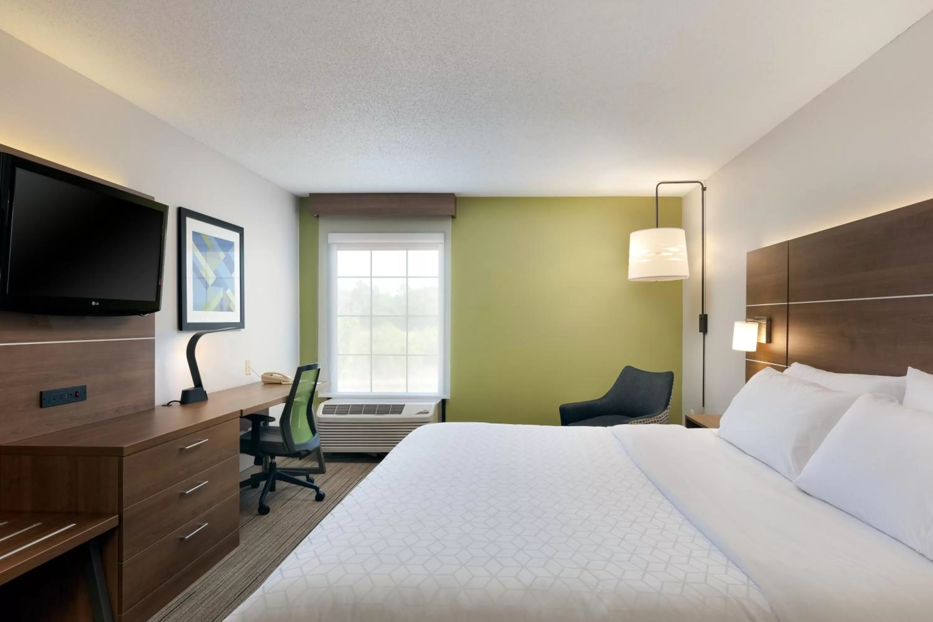 Photo of the whole room, Bed in Holiday Inn Express & Suites Milton East I-10 by IHG