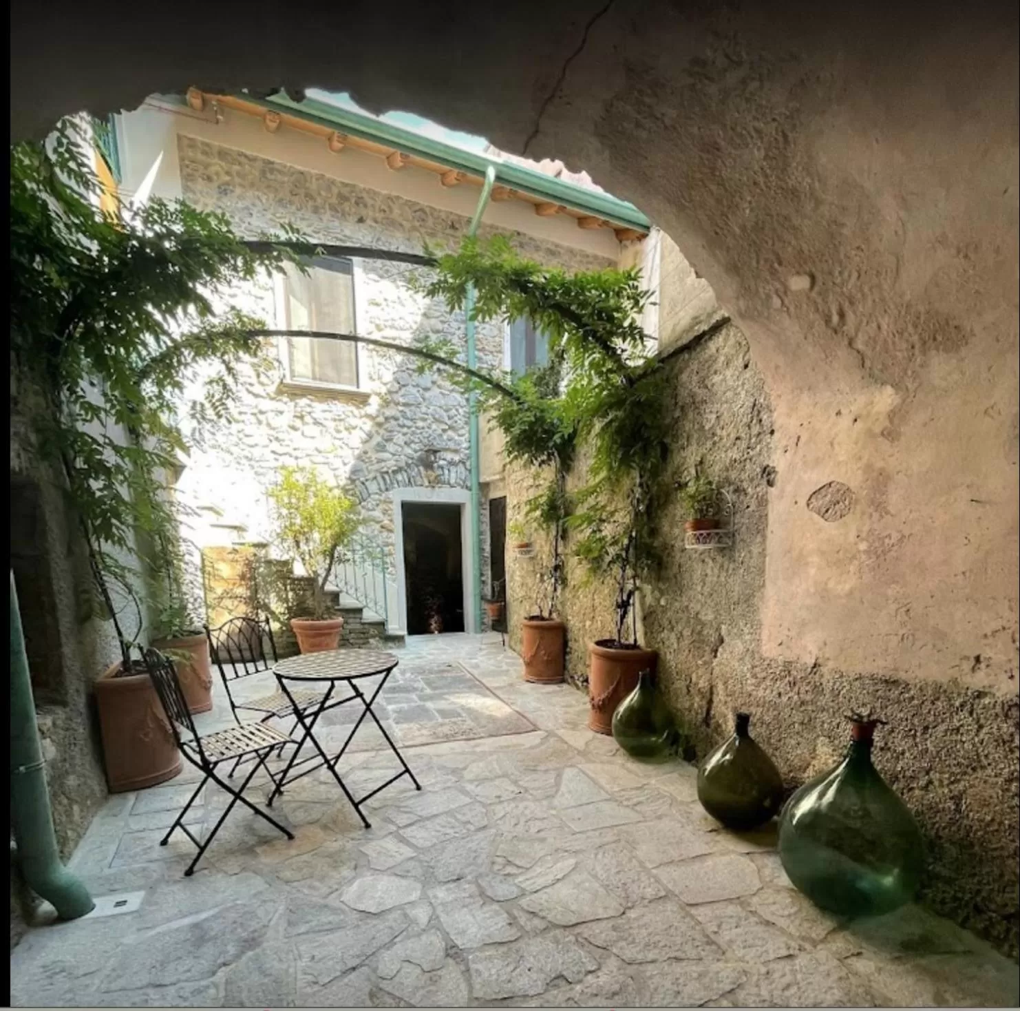 Garden in La Corte del Governo 565