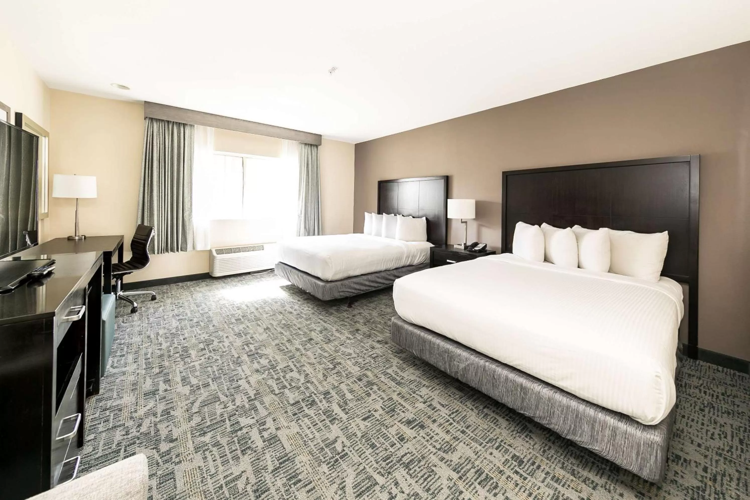 Bedroom, Bed in Best Western Inn & Suites San Diego Zoo -SeaWorld Area