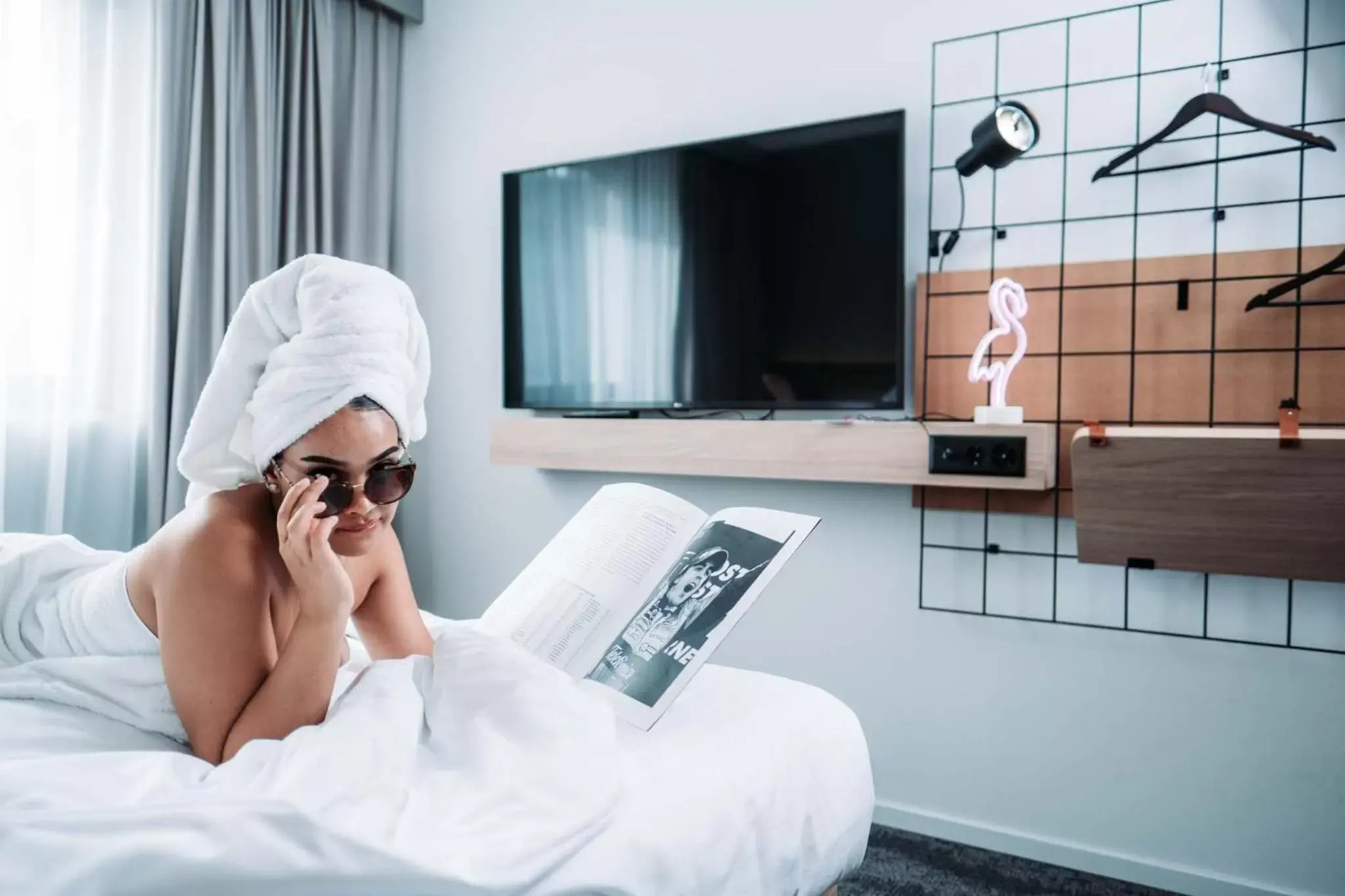 Moxy Deluxe Room with King size bed in Moxy Sion Moxy Deluxe Room with King size bed in Moxy Sion