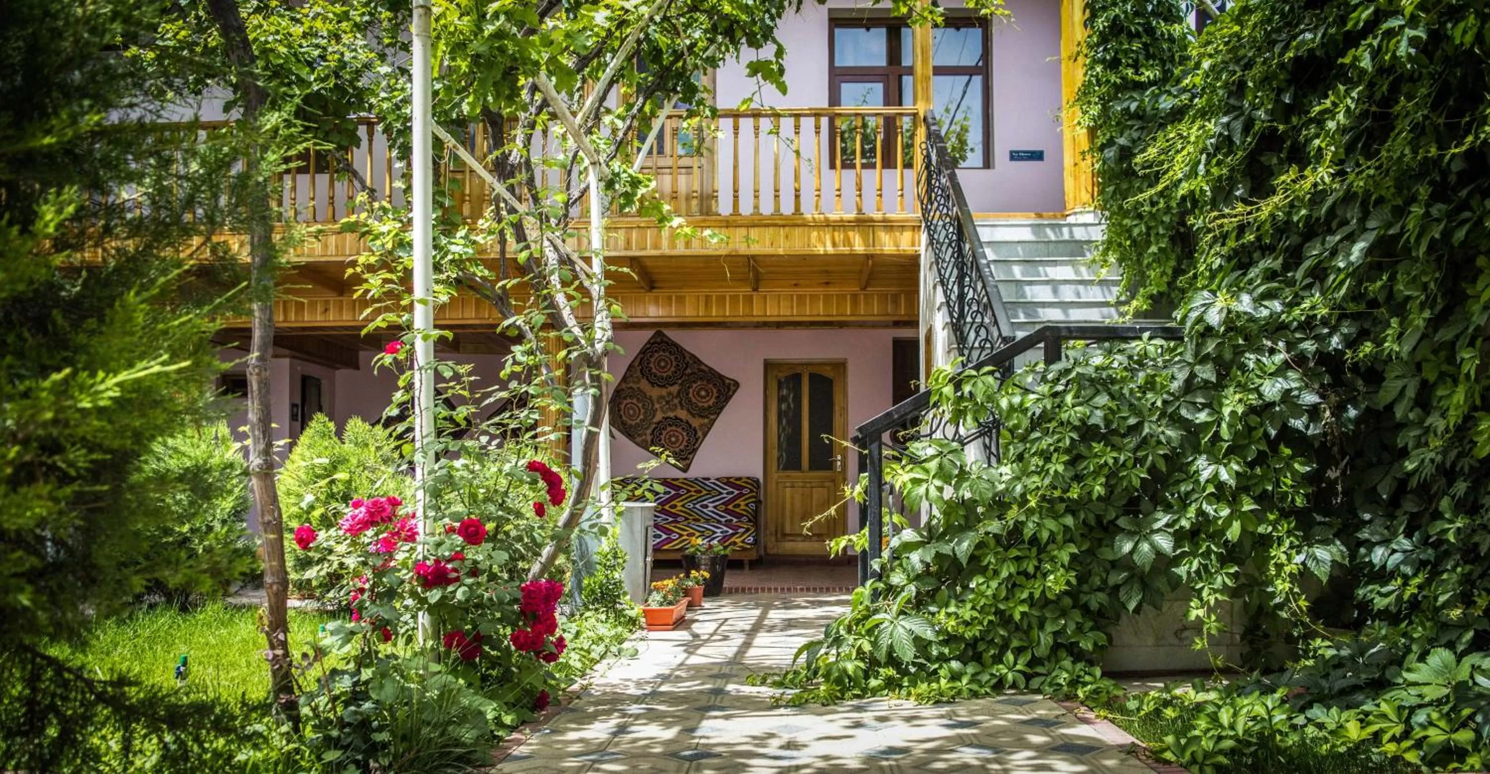 Property Building in Jahongir Guest House