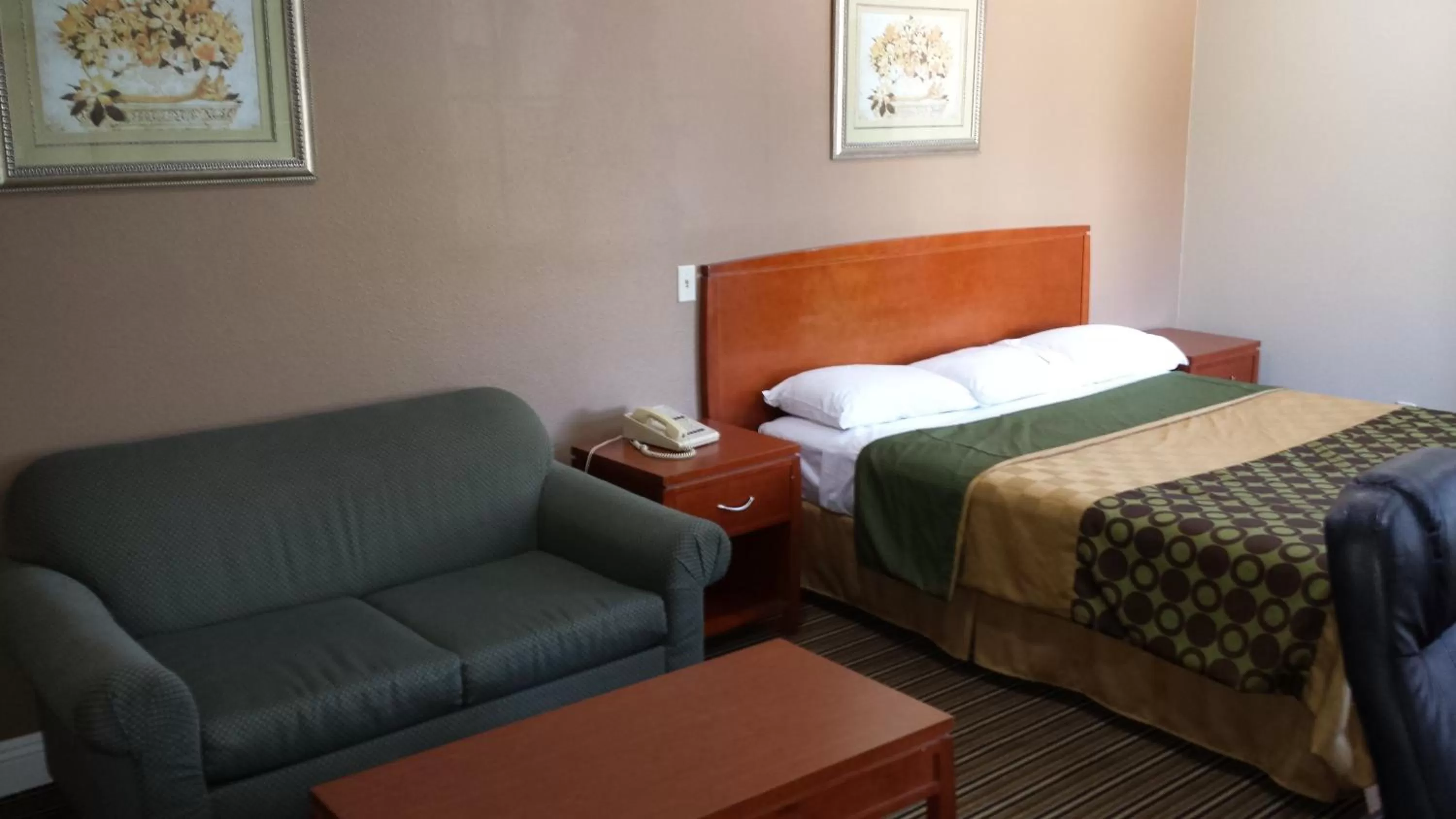 Bed in Regency Hotel - Moreno Valley