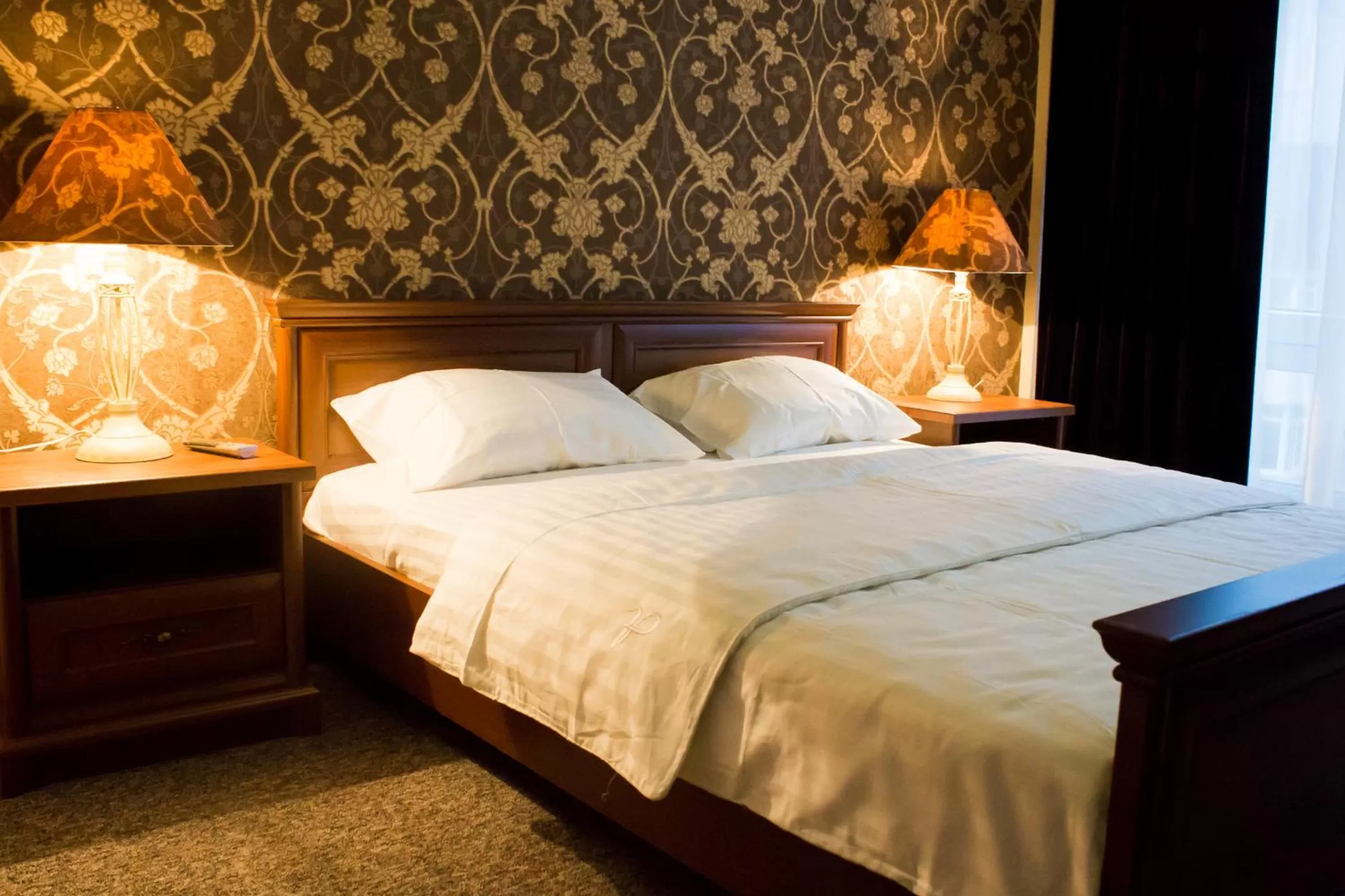 Photo of the whole room, Bed in Alir