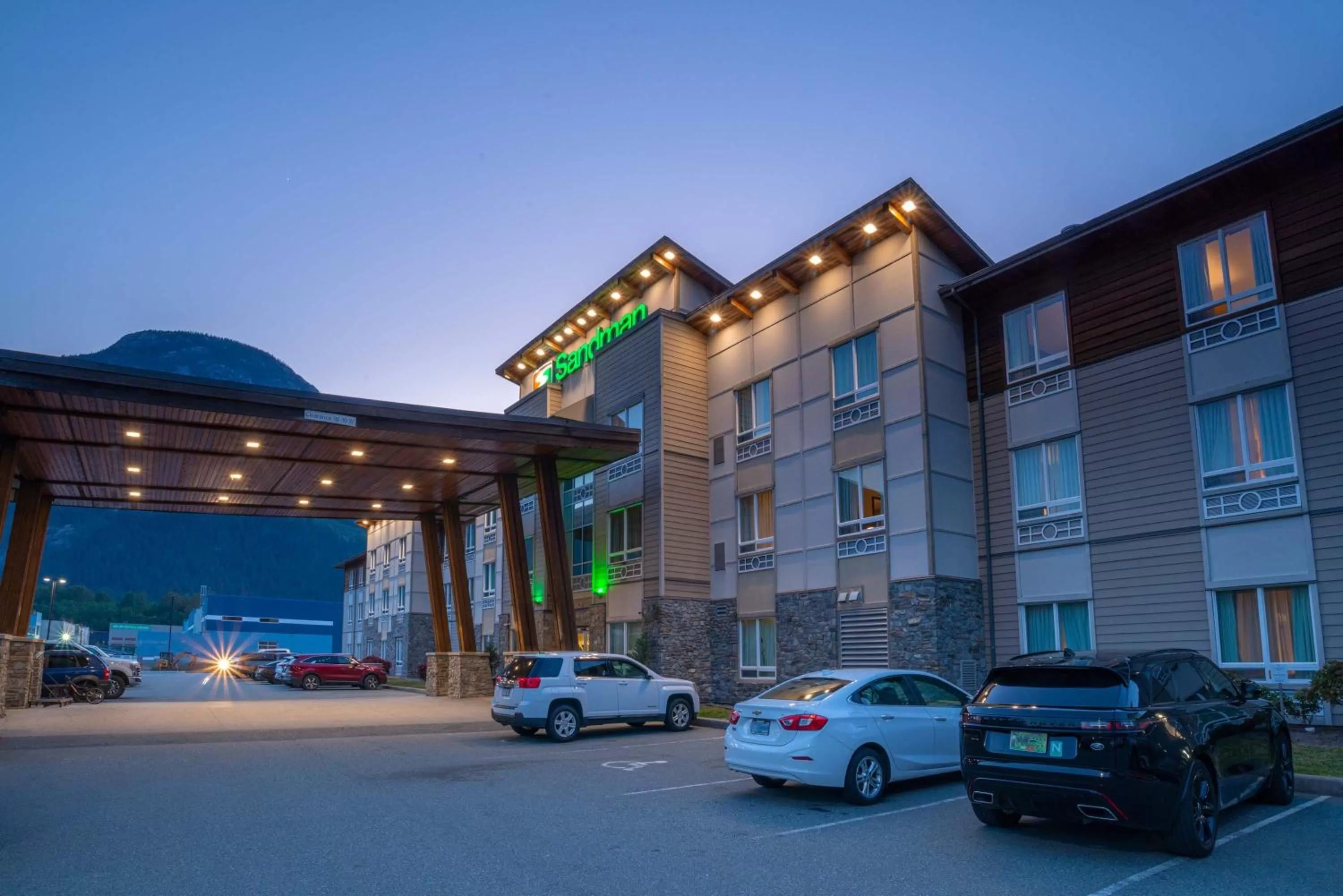 Property building in Sandman Hotel and Suites Squamish