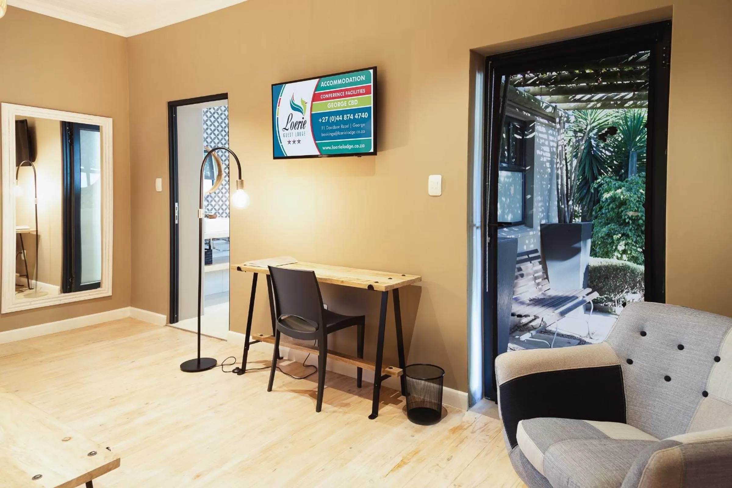 Photo of the whole room in Loerie Guest Lodge