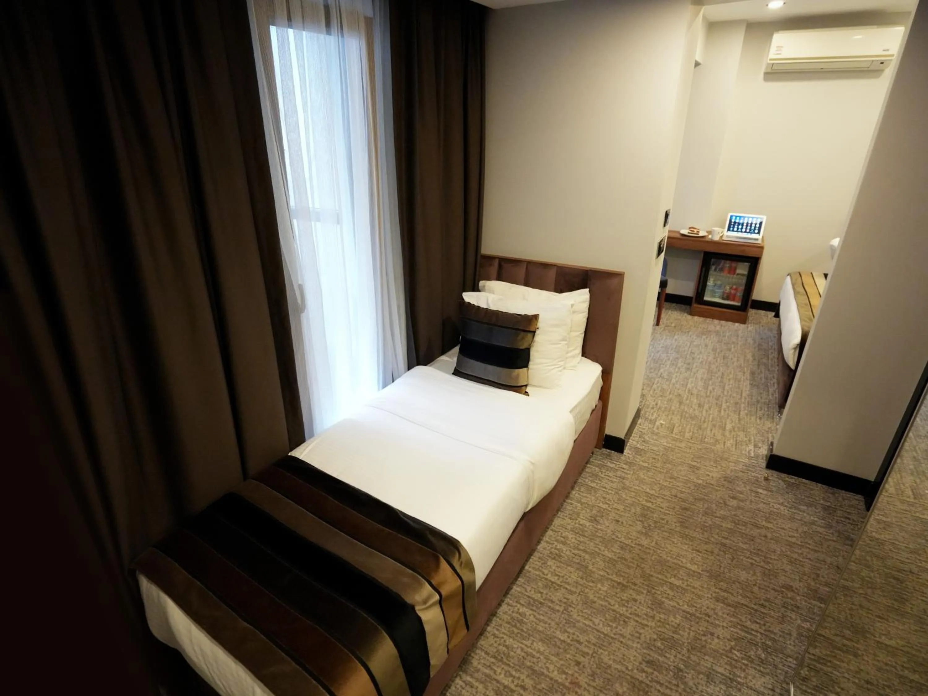 room service, Bed in Zalel Hotels Laleli
