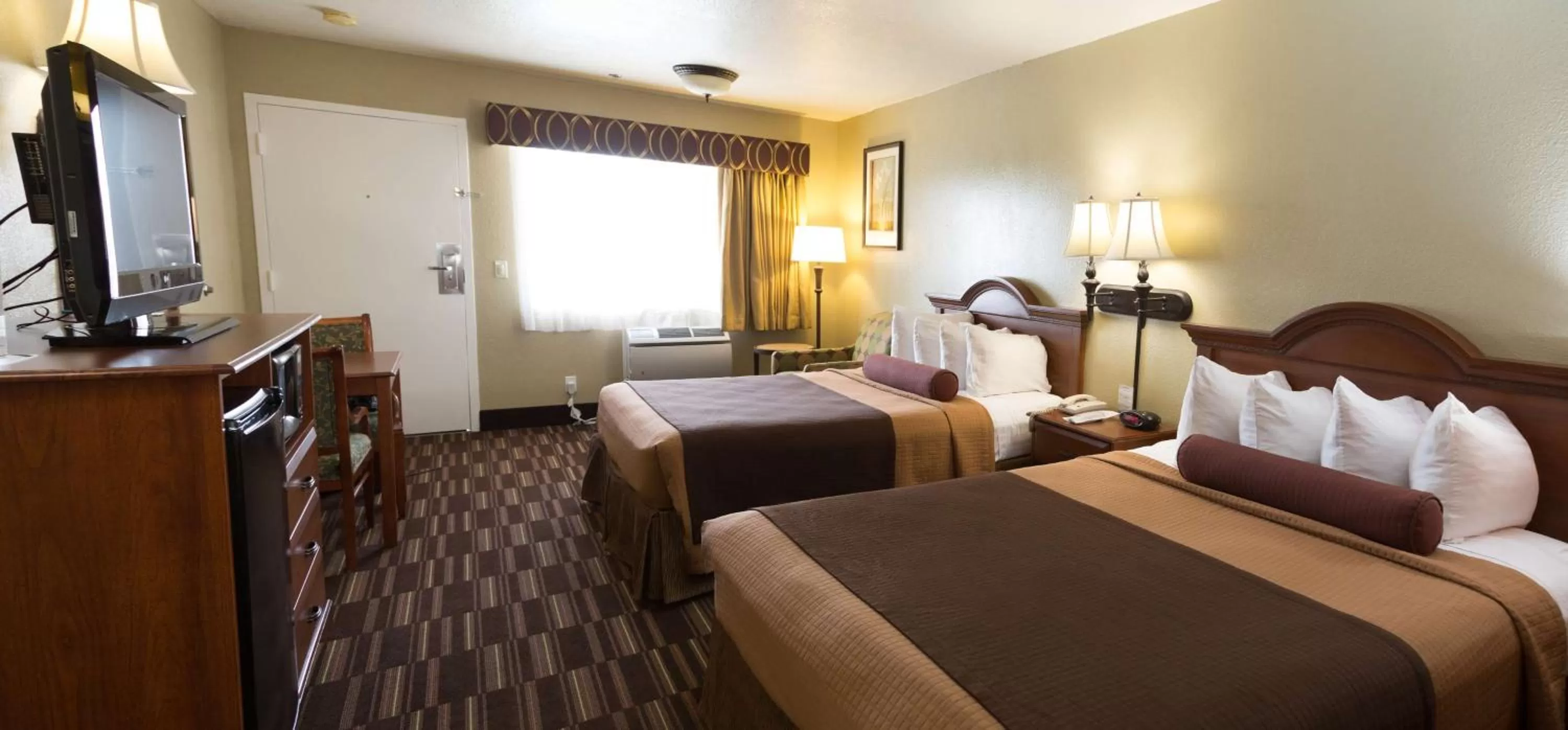 Queen Room with Two Queen Beds - Smoking in Best Western Desert Winds