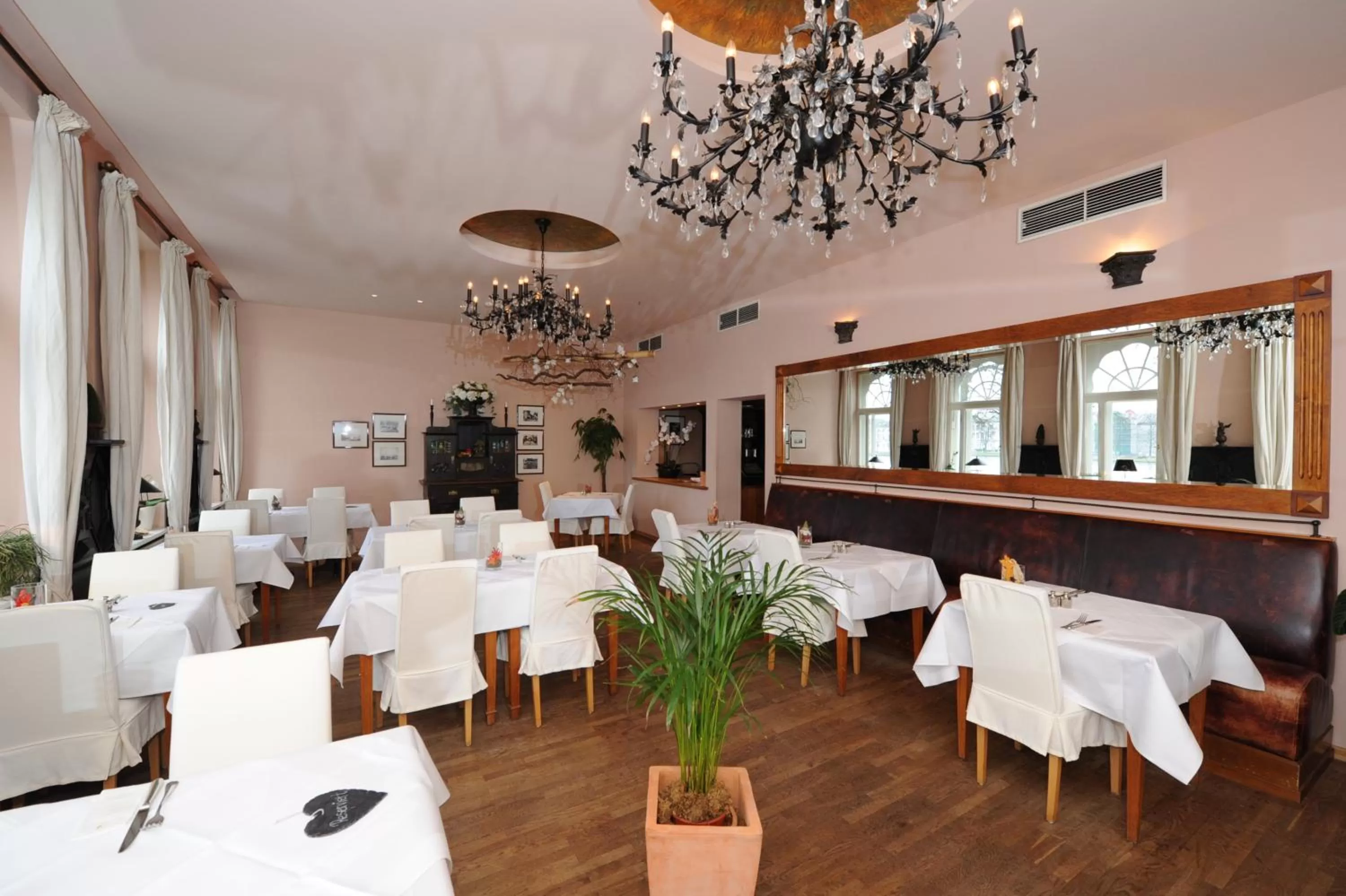 Restaurant/places to eat in Hotel Niederländischer Hof