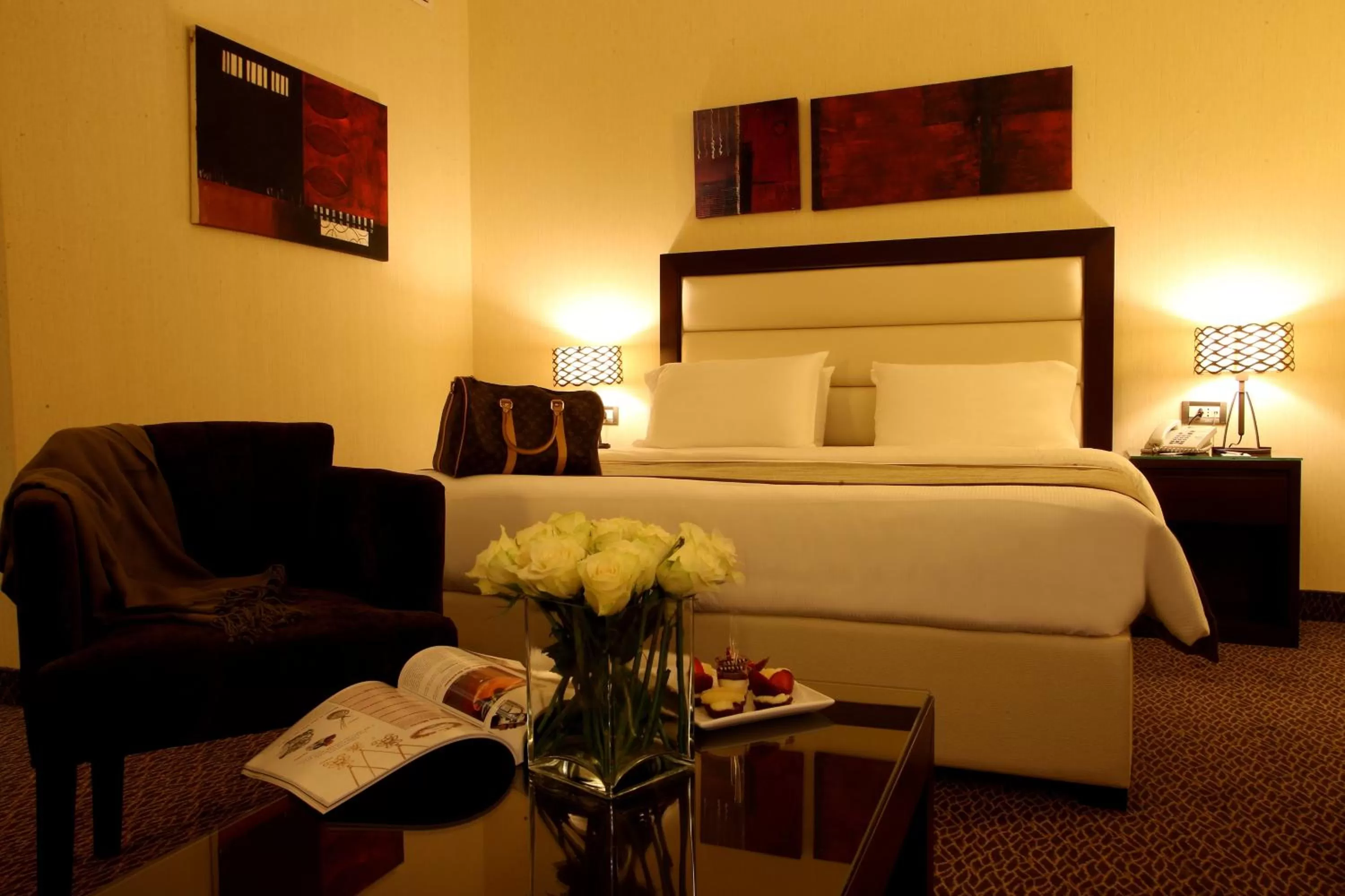 Bedroom, Bed in Lancaster Raouche Hotel