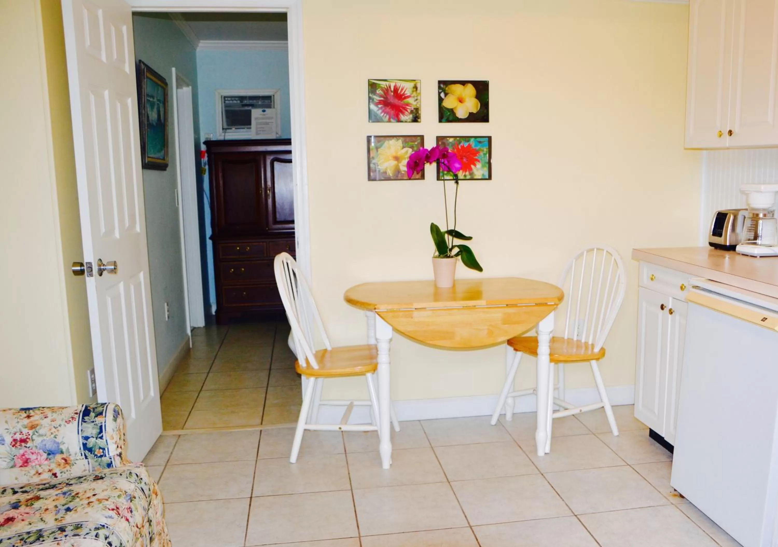 Dining area in Sea Turtle Inn