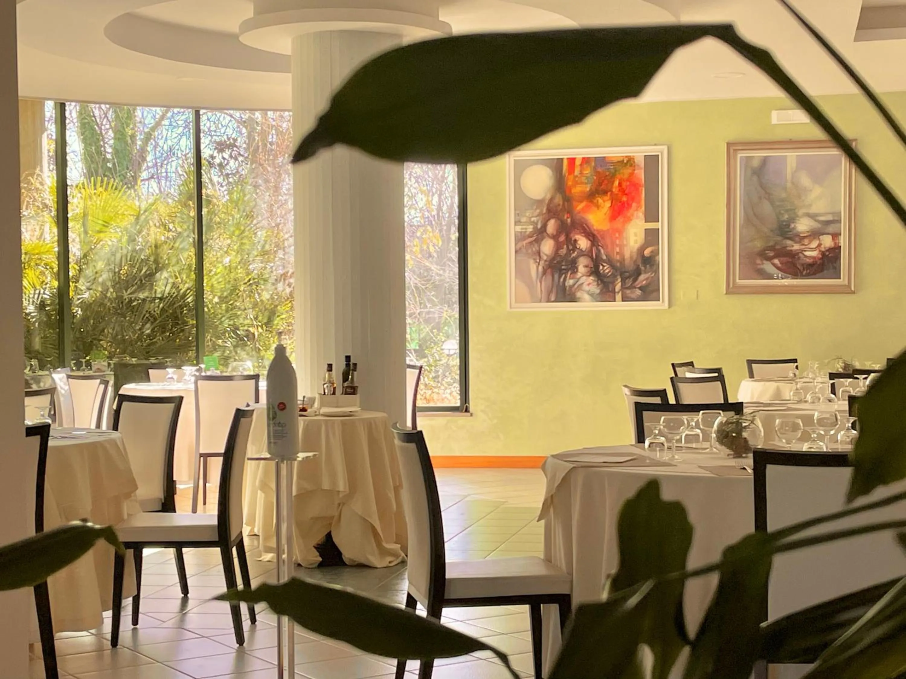 Restaurant/places to eat in Hotel Santacroce Meeting